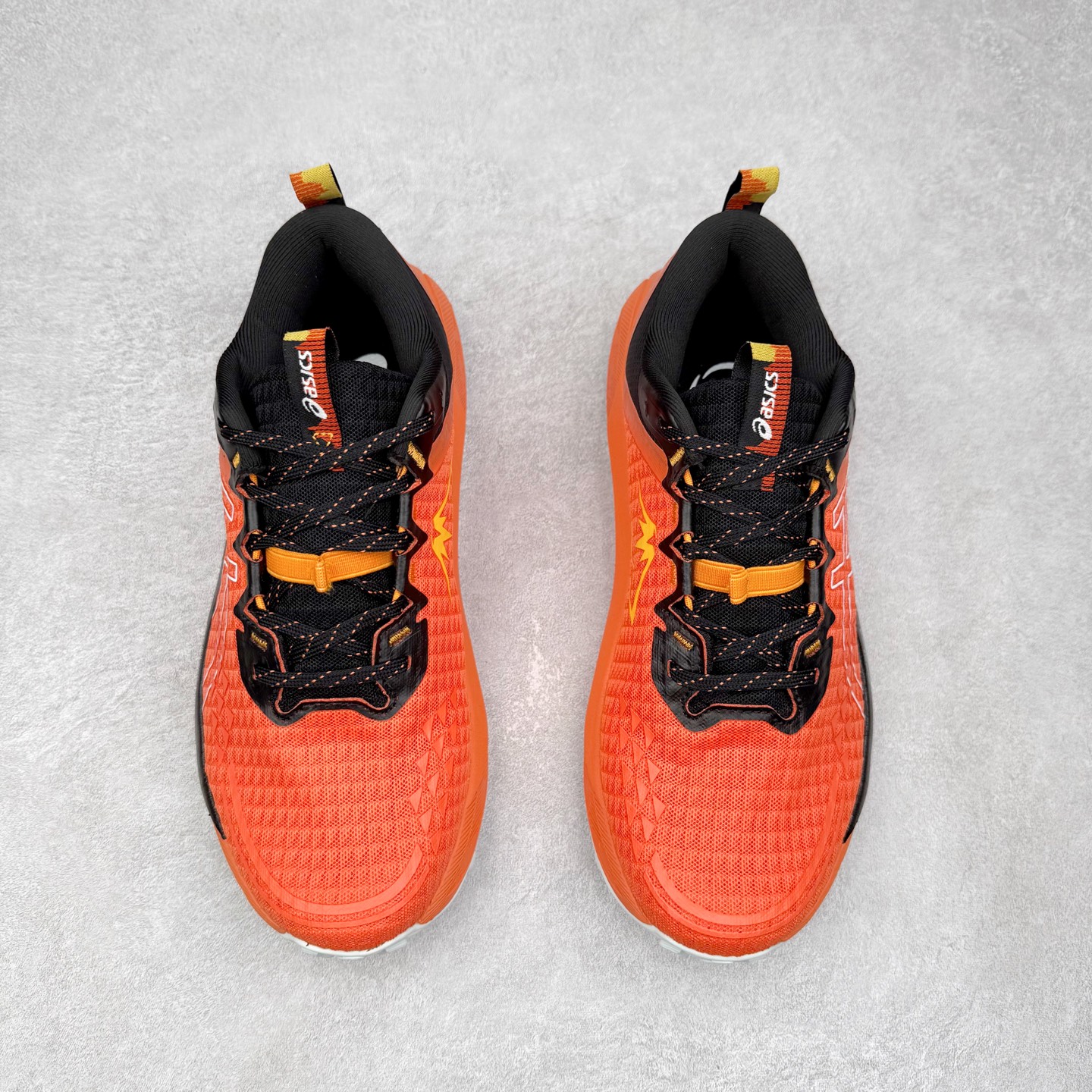 图片[2]-Asics GEL-TRABUCO 13 GTX 亚瑟士舒适百搭轻便透气减震低帮跑步鞋 ASICS（亚瑟士）是日本实业家鬼冢喜八郎创立的跑鞋运动品牌，名字想法源自著名的拉丁谚语“AnimaSana In Corpore Sano”，意为“健全的精神寓于强健的体魄”。正如其名字的含义，ASICS亚瑟士一直坚信保持身体的健康与活力是打造健康快乐的生活方式的最佳途径。亚瑟士的跑鞋、篮球鞋等系列集专业与美貌于一身，拥有极高的热度。2016年，ASICS在“2016年日本最佳全球品牌”排行榜名列第17名。尺码：36 37 37.5 38 39 39.5 40 40.5 41.5 42 42.5 43.5 44 45-选品中心