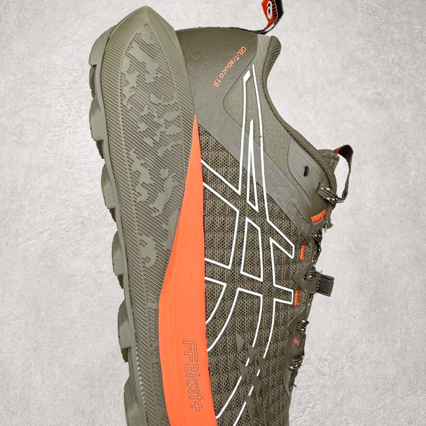 图片[6]-Asics GEL-TRABUCO 13 GTX 亚瑟士舒适百搭轻便透气减震低帮跑步鞋 ASICS（亚瑟士）是日本实业家鬼冢喜八郎创立的跑鞋运动品牌，名字想法源自著名的拉丁谚语“AnimaSana In Corpore Sano”，意为“健全的精神寓于强健的体魄”。正如其名字的含义，ASICS亚瑟士一直坚信保持身体的健康与活力是打造健康快乐的生活方式的最佳途径。亚瑟士的跑鞋、篮球鞋等系列集专业与美貌于一身，拥有极高的热度。2016年，ASICS在“2016年日本最佳全球品牌”排行榜名列第17名。尺码：36 37 37.5 38 39 39.5 40 40.5 41.5 42 42.5 43.5 44 45-选品中心