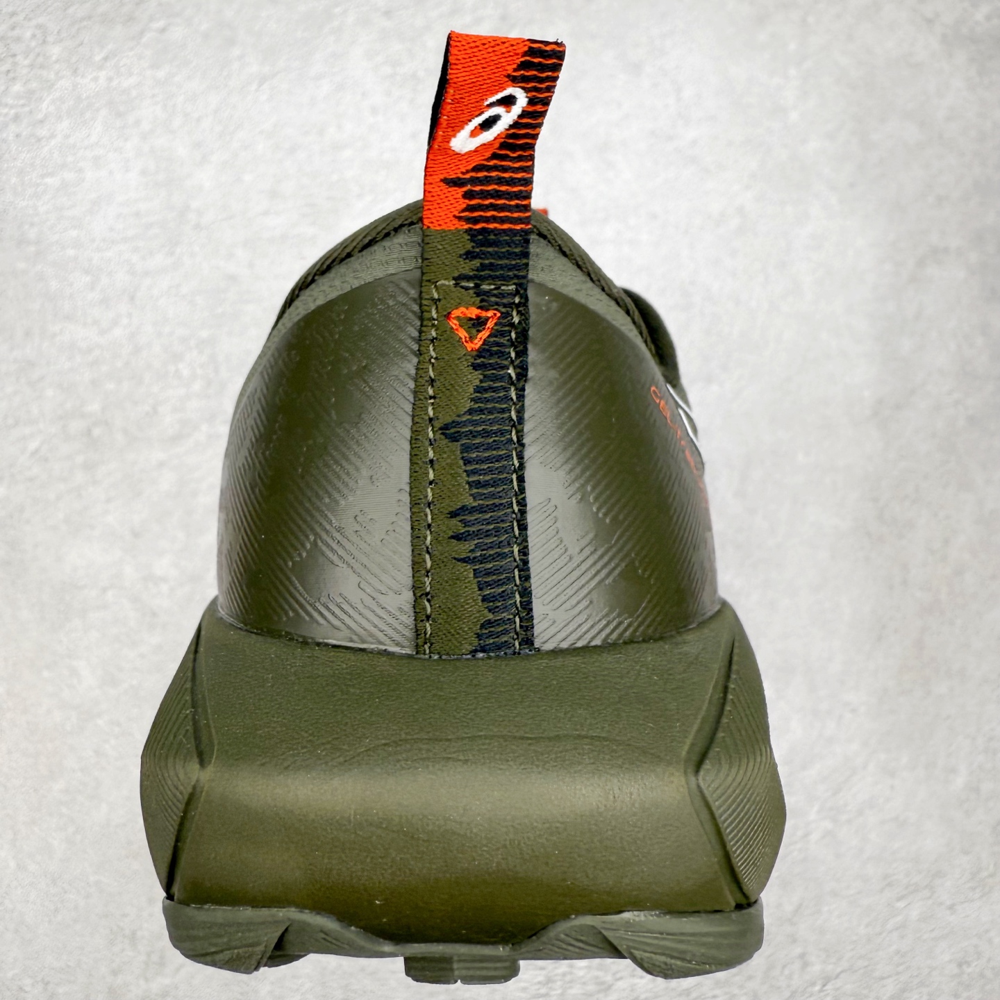 图片[8]-Asics GEL-TRABUCO 13 GTX 亚瑟士舒适百搭轻便透气减震低帮跑步鞋 ASICS（亚瑟士）是日本实业家鬼冢喜八郎创立的跑鞋运动品牌，名字想法源自著名的拉丁谚语“AnimaSana In Corpore Sano”，意为“健全的精神寓于强健的体魄”。正如其名字的含义，ASICS亚瑟士一直坚信保持身体的健康与活力是打造健康快乐的生活方式的最佳途径。亚瑟士的跑鞋、篮球鞋等系列集专业与美貌于一身，拥有极高的热度。2016年，ASICS在“2016年日本最佳全球品牌”排行榜名列第17名。尺码：36 37 37.5 38 39 39.5 40 40.5 41.5 42 42.5 43.5 44 45-选品中心