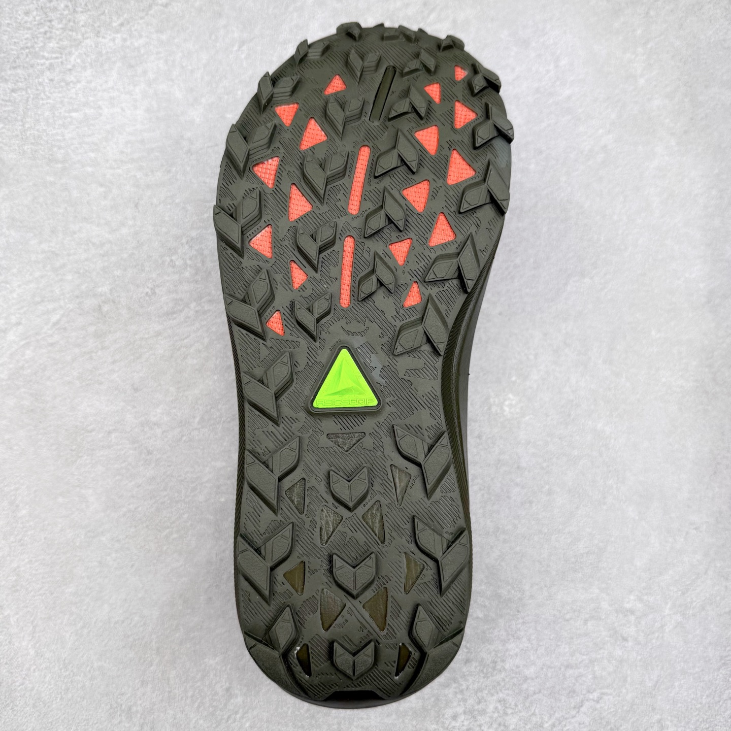 图片[9]-Asics GEL-TRABUCO 13 GTX 亚瑟士舒适百搭轻便透气减震低帮跑步鞋 ASICS（亚瑟士）是日本实业家鬼冢喜八郎创立的跑鞋运动品牌，名字想法源自著名的拉丁谚语“AnimaSana In Corpore Sano”，意为“健全的精神寓于强健的体魄”。正如其名字的含义，ASICS亚瑟士一直坚信保持身体的健康与活力是打造健康快乐的生活方式的最佳途径。亚瑟士的跑鞋、篮球鞋等系列集专业与美貌于一身，拥有极高的热度。2016年，ASICS在“2016年日本最佳全球品牌”排行榜名列第17名。尺码：36 37 37.5 38 39 39.5 40 40.5 41.5 42 42.5 43.5 44 45-选品中心