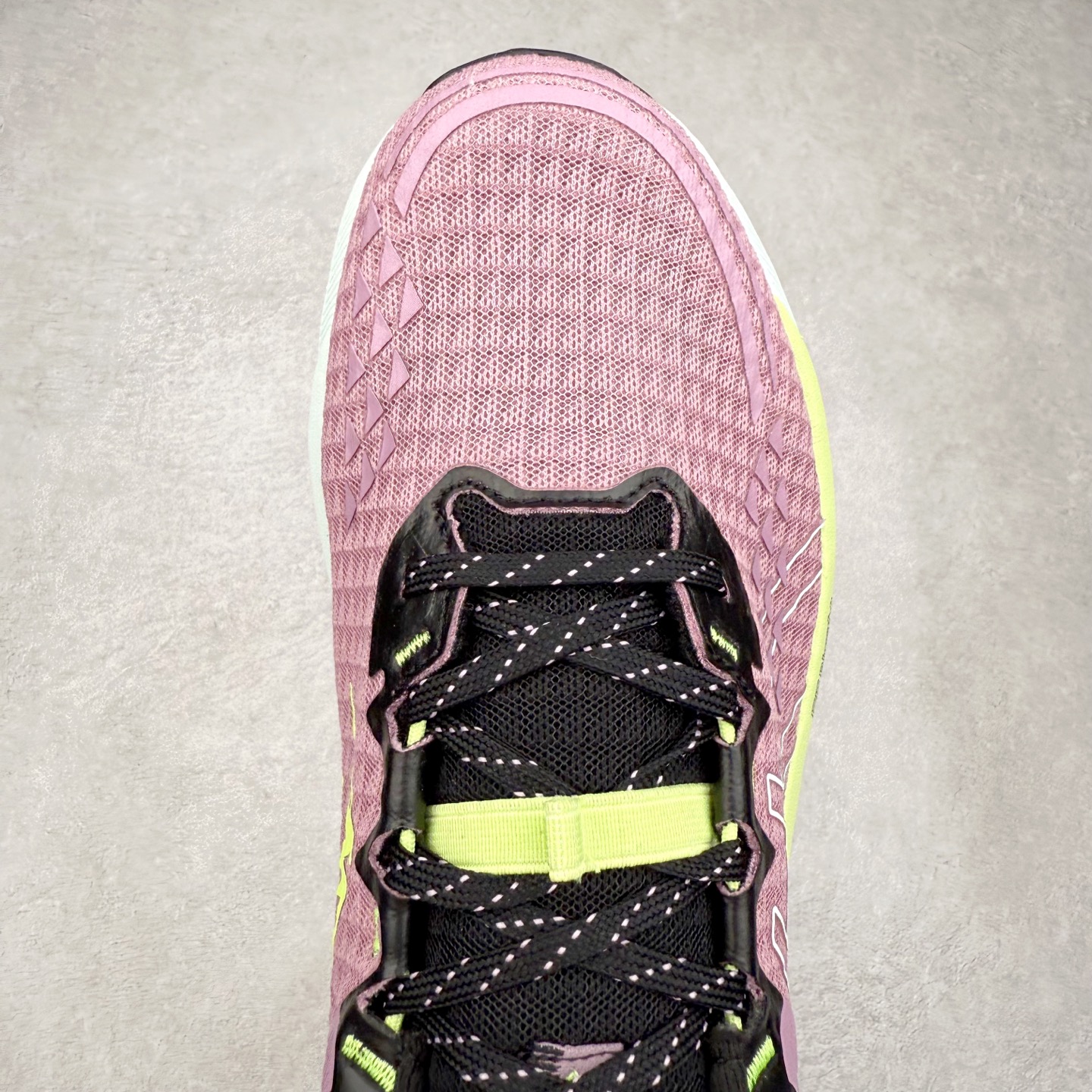 图片[4]-Asics GEL-TRABUCO 13 GTX 亚瑟士舒适百搭轻便透气减震低帮跑步鞋 ASICS（亚瑟士）是日本实业家鬼冢喜八郎创立的跑鞋运动品牌，名字想法源自著名的拉丁谚语“AnimaSana In Corpore Sano”，意为“健全的精神寓于强健的体魄”。正如其名字的含义，ASICS亚瑟士一直坚信保持身体的健康与活力是打造健康快乐的生活方式的最佳途径。亚瑟士的跑鞋、篮球鞋等系列集专业与美貌于一身，拥有极高的热度。2016年，ASICS在“2016年日本最佳全球品牌”排行榜名列第17名。尺码：36 37 37.5 38 39 39.5 40 40.5 41.5 42 42.5 43.5 44 45-选品中心