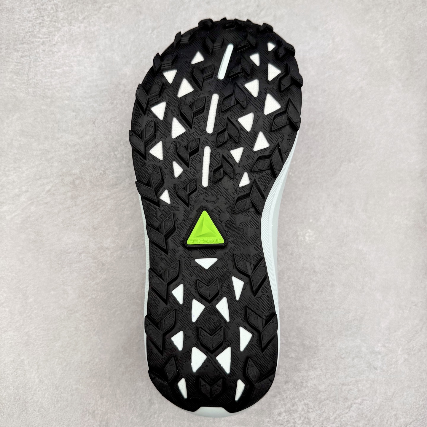 图片[9]-Asics GEL-TRABUCO 13 GTX 亚瑟士舒适百搭轻便透气减震低帮跑步鞋 ASICS（亚瑟士）是日本实业家鬼冢喜八郎创立的跑鞋运动品牌，名字想法源自著名的拉丁谚语“AnimaSana In Corpore Sano”，意为“健全的精神寓于强健的体魄”。正如其名字的含义，ASICS亚瑟士一直坚信保持身体的健康与活力是打造健康快乐的生活方式的最佳途径。亚瑟士的跑鞋、篮球鞋等系列集专业与美貌于一身，拥有极高的热度。2016年，ASICS在“2016年日本最佳全球品牌”排行榜名列第17名。尺码：36 37 37.5 38 39 39.5 40 40.5 41.5 42 42.5 43.5 44 45-选品中心