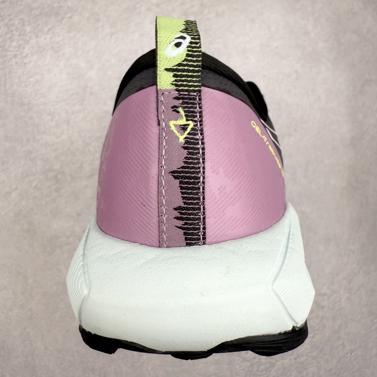 图片[8]-Asics GEL-TRABUCO 13 GTX 亚瑟士舒适百搭轻便透气减震低帮跑步鞋 ASICS（亚瑟士）是日本实业家鬼冢喜八郎创立的跑鞋运动品牌，名字想法源自著名的拉丁谚语“AnimaSana In Corpore Sano”，意为“健全的精神寓于强健的体魄”。正如其名字的含义，ASICS亚瑟士一直坚信保持身体的健康与活力是打造健康快乐的生活方式的最佳途径。亚瑟士的跑鞋、篮球鞋等系列集专业与美貌于一身，拥有极高的热度。2016年，ASICS在“2016年日本最佳全球品牌”排行榜名列第17名。尺码：36 37 37.5 38 39 39.5 40 40.5 41.5 42 42.5 43.5 44 45-选品中心