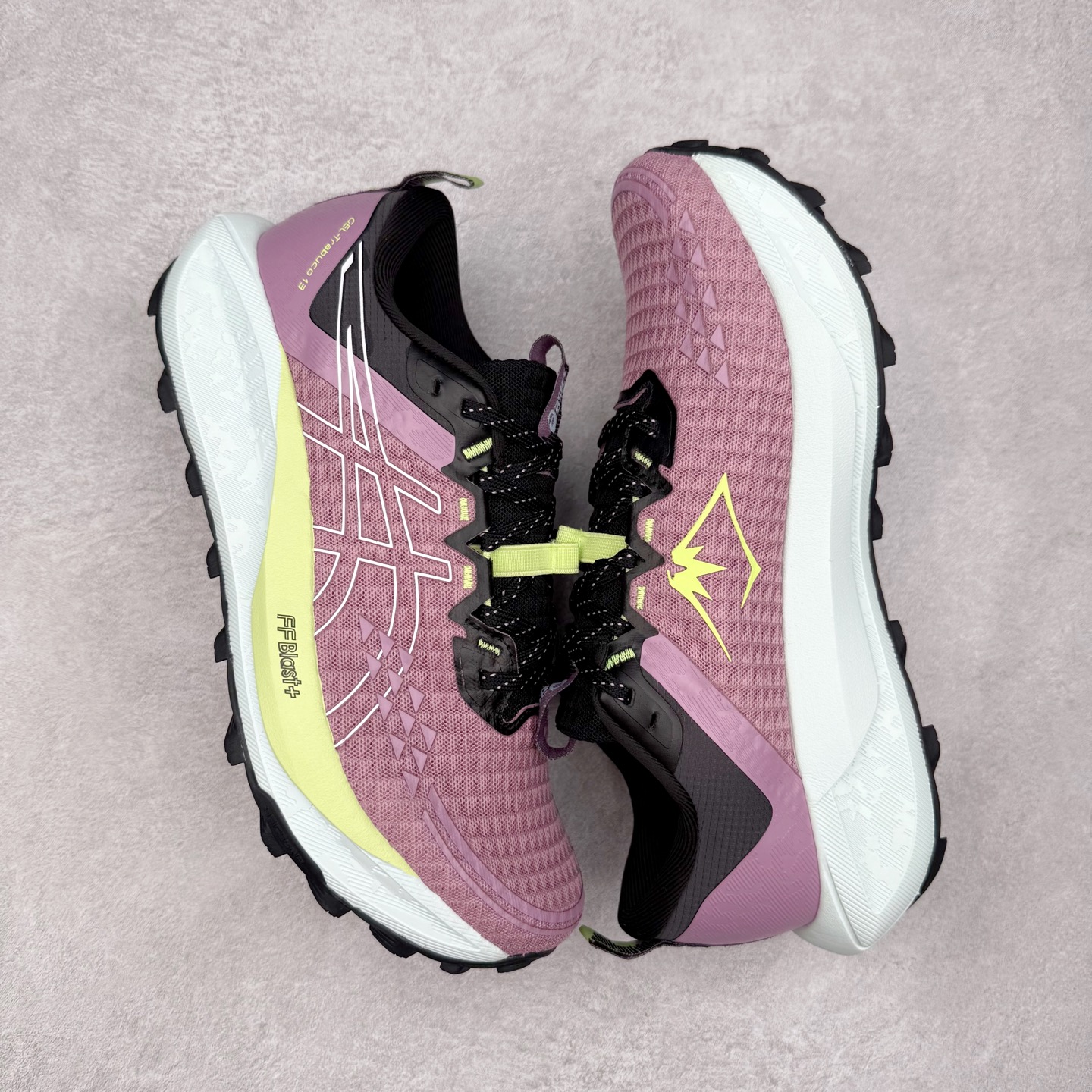 图片[3]-Asics GEL-TRABUCO 13 GTX 亚瑟士舒适百搭轻便透气减震低帮跑步鞋 ASICS（亚瑟士）是日本实业家鬼冢喜八郎创立的跑鞋运动品牌，名字想法源自著名的拉丁谚语“AnimaSana In Corpore Sano”，意为“健全的精神寓于强健的体魄”。正如其名字的含义，ASICS亚瑟士一直坚信保持身体的健康与活力是打造健康快乐的生活方式的最佳途径。亚瑟士的跑鞋、篮球鞋等系列集专业与美貌于一身，拥有极高的热度。2016年，ASICS在“2016年日本最佳全球品牌”排行榜名列第17名。尺码：36 37 37.5 38 39 39.5 40 40.5 41.5 42 42.5 43.5 44 45-选品中心