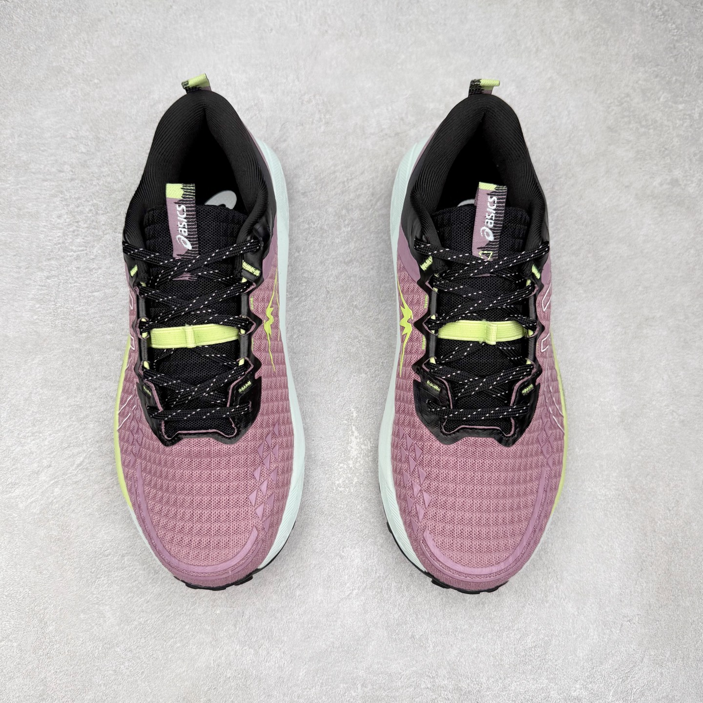 图片[2]-Asics GEL-TRABUCO 13 GTX 亚瑟士舒适百搭轻便透气减震低帮跑步鞋 ASICS（亚瑟士）是日本实业家鬼冢喜八郎创立的跑鞋运动品牌，名字想法源自著名的拉丁谚语“AnimaSana In Corpore Sano”，意为“健全的精神寓于强健的体魄”。正如其名字的含义，ASICS亚瑟士一直坚信保持身体的健康与活力是打造健康快乐的生活方式的最佳途径。亚瑟士的跑鞋、篮球鞋等系列集专业与美貌于一身，拥有极高的热度。2016年，ASICS在“2016年日本最佳全球品牌”排行榜名列第17名。尺码：36 37 37.5 38 39 39.5 40 40.5 41.5 42 42.5 43.5 44 45-选品中心