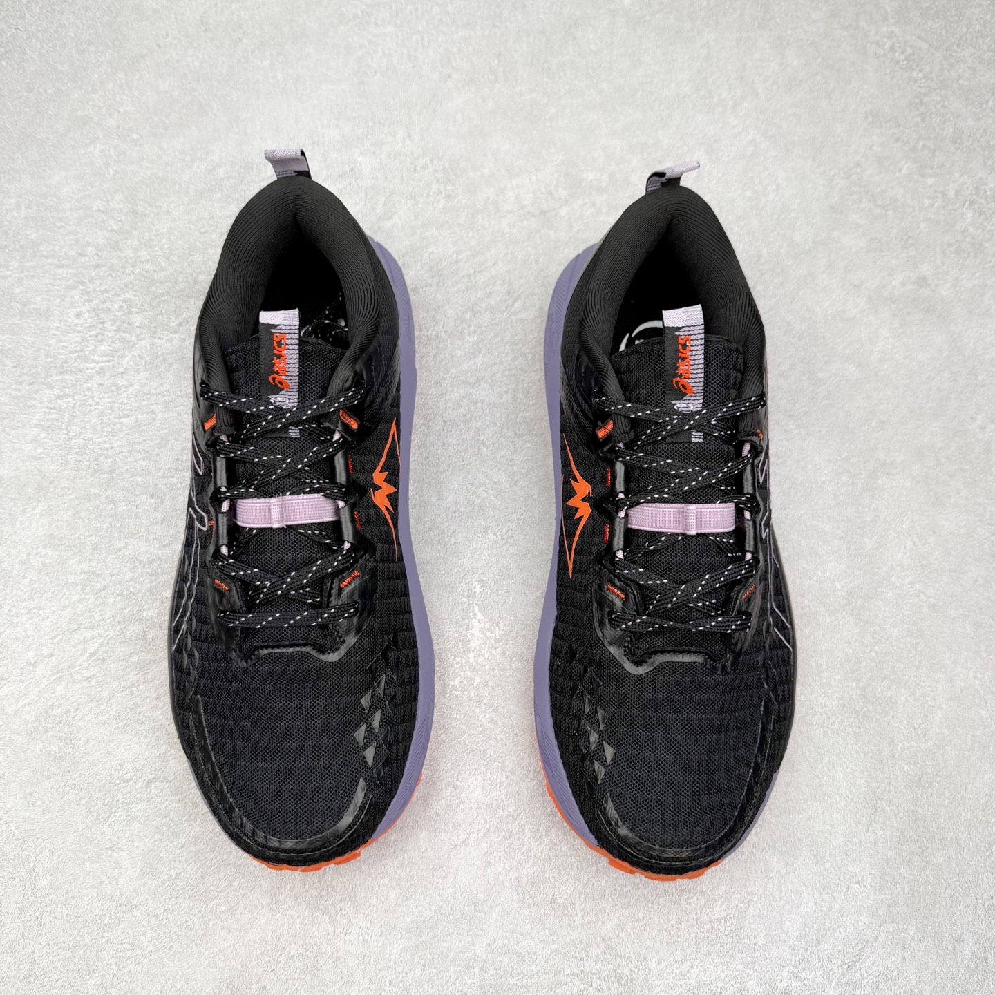 图片[2]-Asics GEL-TRABUCO 13 GTX 亚瑟士舒适百搭轻便透气减震低帮跑步鞋 ASICS（亚瑟士）是日本实业家鬼冢喜八郎创立的跑鞋运动品牌，名字想法源自著名的拉丁谚语“AnimaSana In Corpore Sano”，意为“健全的精神寓于强健的体魄”。正如其名字的含义，ASICS亚瑟士一直坚信保持身体的健康与活力是打造健康快乐的生活方式的最佳途径。亚瑟士的跑鞋、篮球鞋等系列集专业与美貌于一身，拥有极高的热度。2016年，ASICS在“2016年日本最佳全球品牌”排行榜名列第17名。尺码：36 37 37.5 38 39 39.5 40 40.5 41.5 42 42.5 43.5 44 45-选品中心