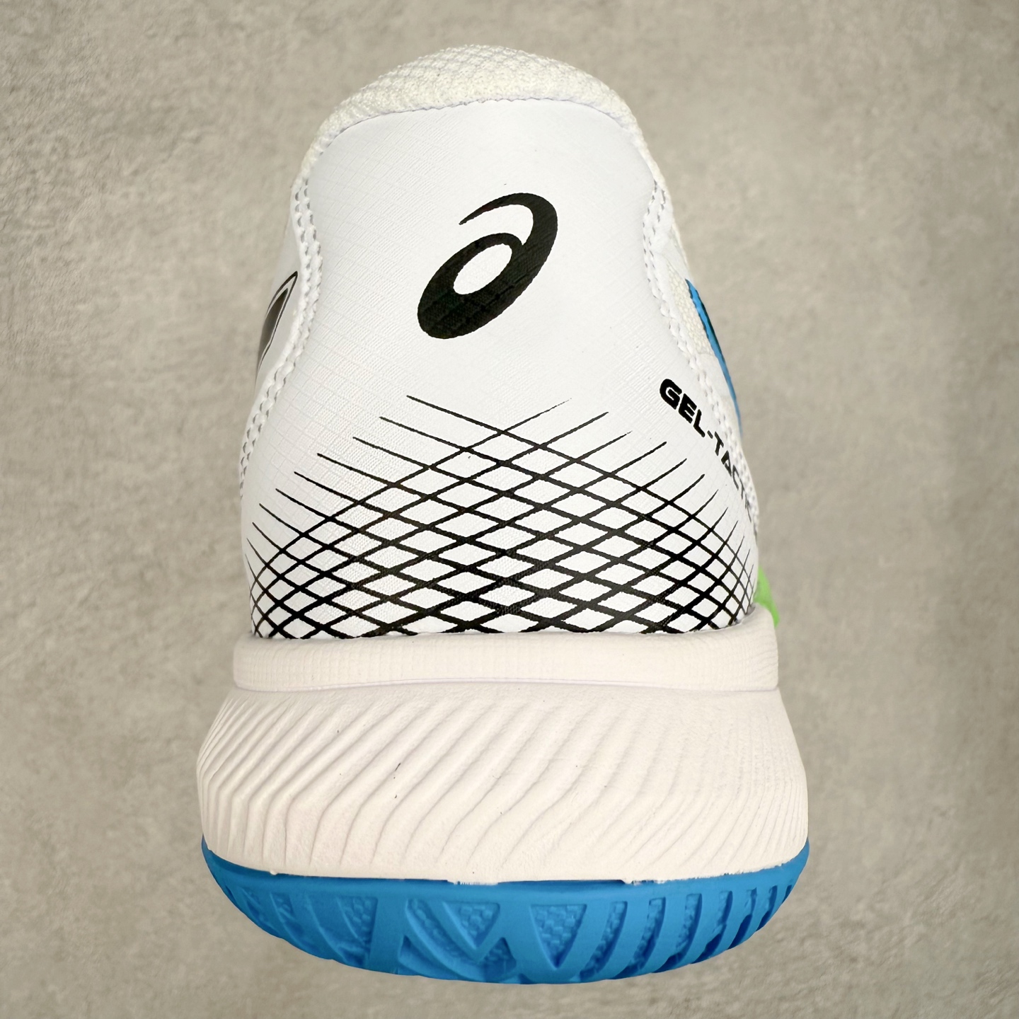 图片[8]-Asics Gel-Tactic 12 舒适时尚织物透气低帮跑步鞋 ASICS（亚瑟士）是日本实业家鬼冢喜八郎创立的跑鞋运动品牌，名字想法源自著名的拉丁谚语“AnimaSana In Corpore Sano”，意为“健全的精神寓于强健的体魄”。正如其名字的含义，ASICS亚瑟士一直坚信保持身体的健康与活力是打造健康快乐的生活方式的最佳途径。亚瑟士的跑鞋、篮球鞋等系列集专业与美貌于一身，拥有极高的热度。2016年，ASICS在“2016年日本最佳全球品牌”排行榜名列第17名。尺码：36 37 37.5 38 39 39.5 40 40.5 41.5 42 42.5 43.5 44 45-选品中心