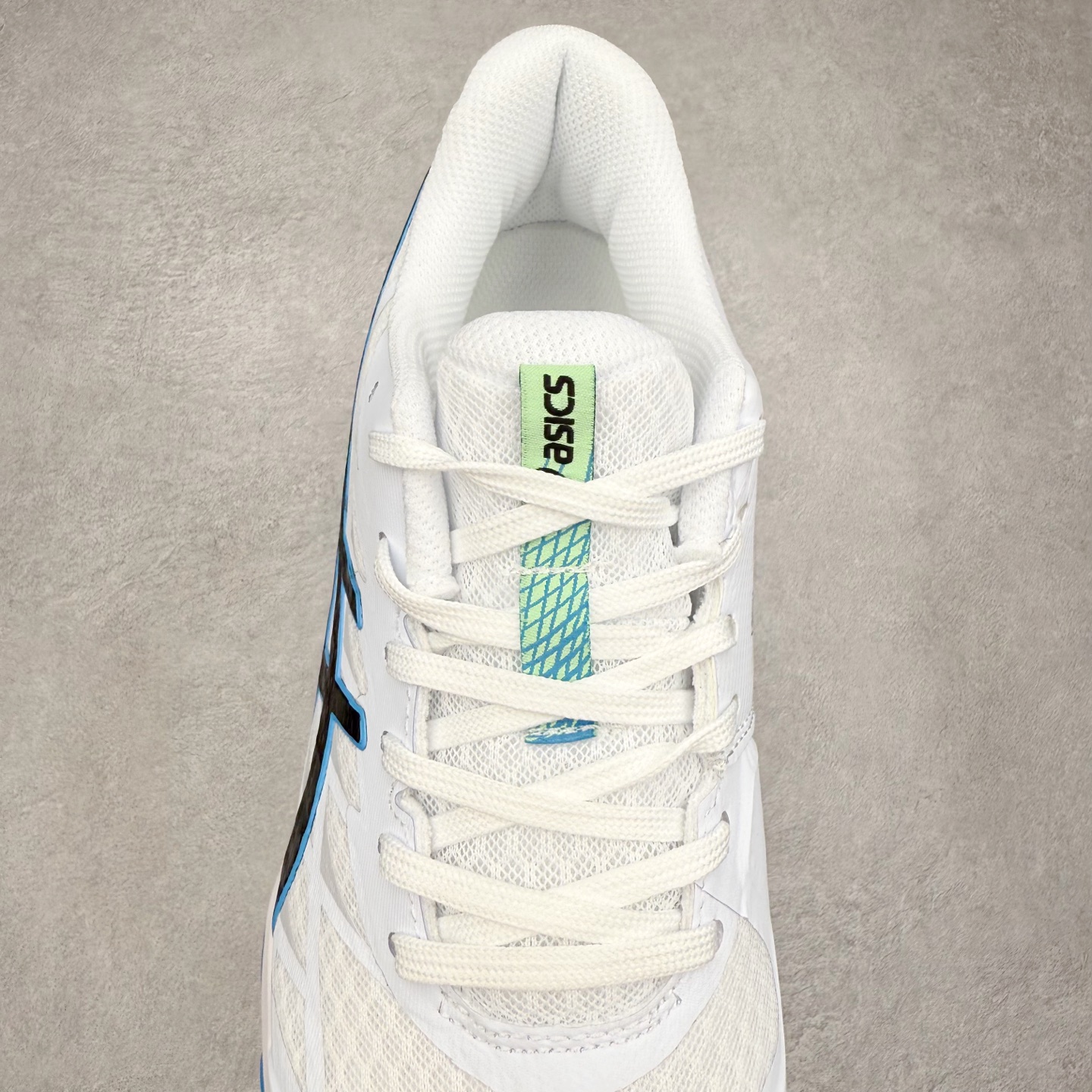 图片[5]-Asics Gel-Tactic 12 舒适时尚织物透气低帮跑步鞋 ASICS（亚瑟士）是日本实业家鬼冢喜八郎创立的跑鞋运动品牌，名字想法源自著名的拉丁谚语“AnimaSana In Corpore Sano”，意为“健全的精神寓于强健的体魄”。正如其名字的含义，ASICS亚瑟士一直坚信保持身体的健康与活力是打造健康快乐的生活方式的最佳途径。亚瑟士的跑鞋、篮球鞋等系列集专业与美貌于一身，拥有极高的热度。2016年，ASICS在“2016年日本最佳全球品牌”排行榜名列第17名。尺码：36 37 37.5 38 39 39.5 40 40.5 41.5 42 42.5 43.5 44 45-选品中心