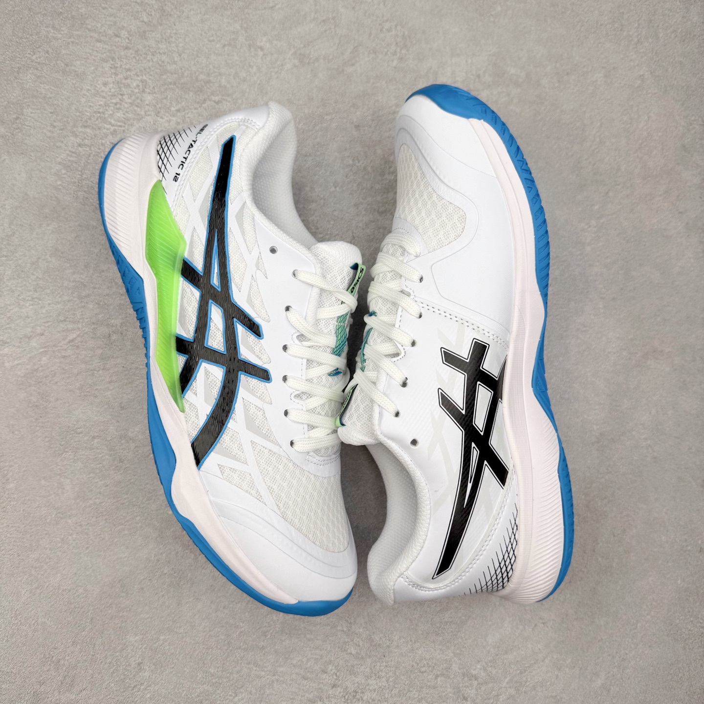 图片[3]-Asics Gel-Tactic 12 舒适时尚织物透气低帮跑步鞋 ASICS（亚瑟士）是日本实业家鬼冢喜八郎创立的跑鞋运动品牌，名字想法源自著名的拉丁谚语“AnimaSana In Corpore Sano”，意为“健全的精神寓于强健的体魄”。正如其名字的含义，ASICS亚瑟士一直坚信保持身体的健康与活力是打造健康快乐的生活方式的最佳途径。亚瑟士的跑鞋、篮球鞋等系列集专业与美貌于一身，拥有极高的热度。2016年，ASICS在“2016年日本最佳全球品牌”排行榜名列第17名。尺码：36 37 37.5 38 39 39.5 40 40.5 41.5 42 42.5 43.5 44 45-选品中心