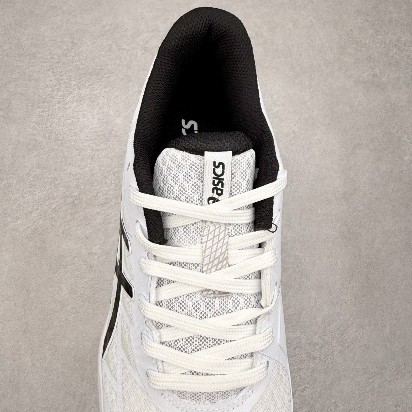 图片[5]-Asics Gel-Tactic 12 舒适时尚织物透气低帮跑步鞋 ASICS（亚瑟士）是日本实业家鬼冢喜八郎创立的跑鞋运动品牌，名字想法源自著名的拉丁谚语“AnimaSana In Corpore Sano”，意为“健全的精神寓于强健的体魄”。正如其名字的含义，ASICS亚瑟士一直坚信保持身体的健康与活力是打造健康快乐的生活方式的最佳途径。亚瑟士的跑鞋、篮球鞋等系列集专业与美貌于一身，拥有极高的热度。2016年，ASICS在“2016年日本最佳全球品牌”排行榜名列第17名。尺码：36 37 37.5 38 39 39.5 40 40.5 41.5 42 42.5 43.5 44 45-选品中心