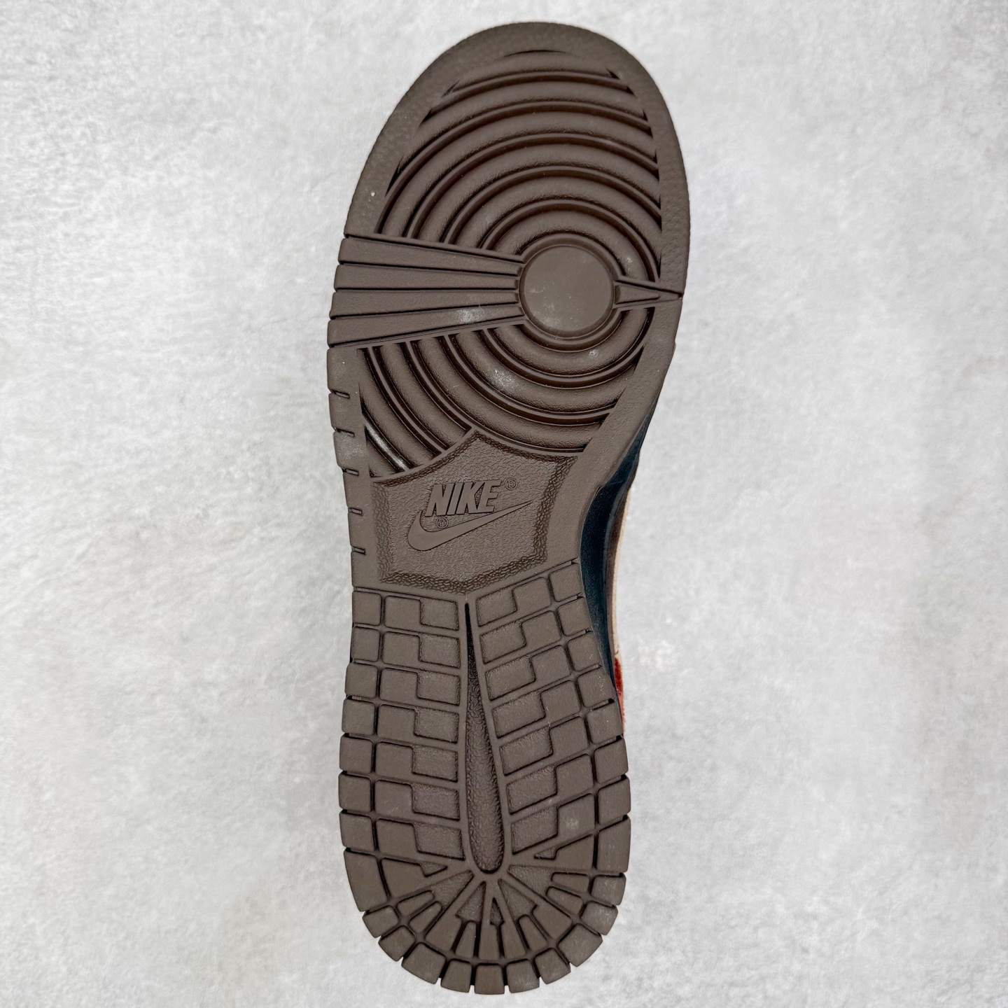 图片[9]-＃福利特价 NK SB Dunk Low 低帮系列滑板鞋 白菜价 万双库存轰炸 大厂出品 极力推荐 全套原楦原模倾力打造完美版型 独家原厂航空铝磨具打磨大底 鞋头坡度极致还原 原盒原配 尺码：36 36.5 37.5 38 38.5 39 40 40.5 41 42 42.5 43 44 44.5 45 46 47.5-选品中心