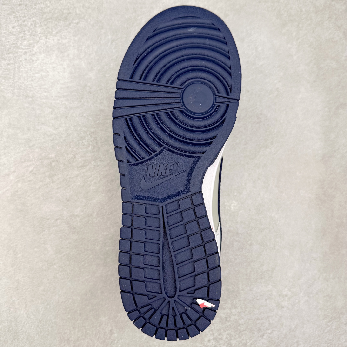 图片[9]-＃福利特价 NK SB Dunk Low 低帮系列滑板鞋 白菜价 万双库存轰炸 大厂出品 极力推荐 全套原楦原模倾力打造完美版型 独家原厂航空铝磨具打磨大底 鞋头坡度极致还原 原盒原配 尺码：36 36.5 37.5 38 38.5 39 40 40.5 41 42 42.5 43 44 44.5 45 46 47.5-选品中心