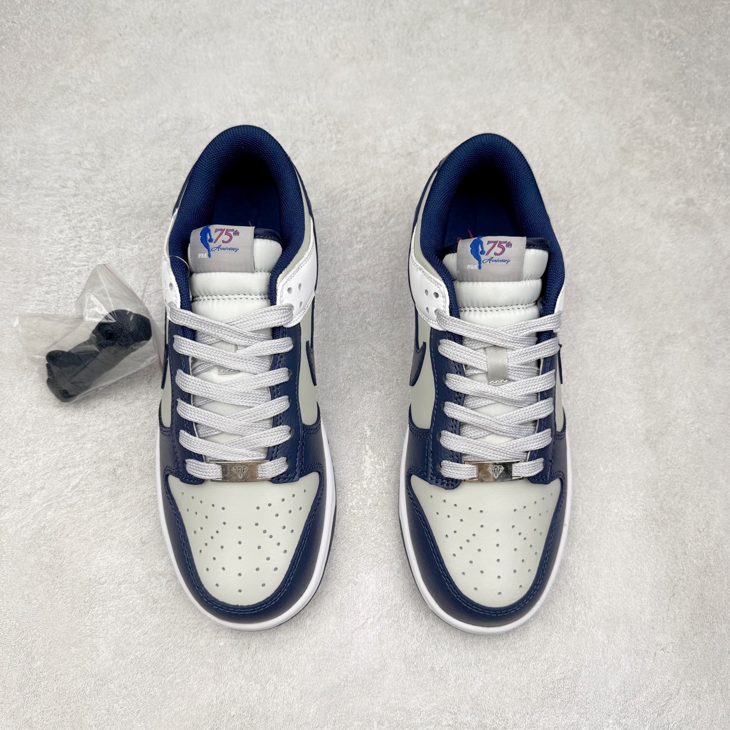 图片[2]-＃福利特价 NK SB Dunk Low 低帮系列滑板鞋 白菜价 万双库存轰炸 大厂出品 极力推荐 全套原楦原模倾力打造完美版型 独家原厂航空铝磨具打磨大底 鞋头坡度极致还原 原盒原配 尺码：36 36.5 37.5 38 38.5 39 40 40.5 41 42 42.5 43 44 44.5 45 46 47.5-选品中心