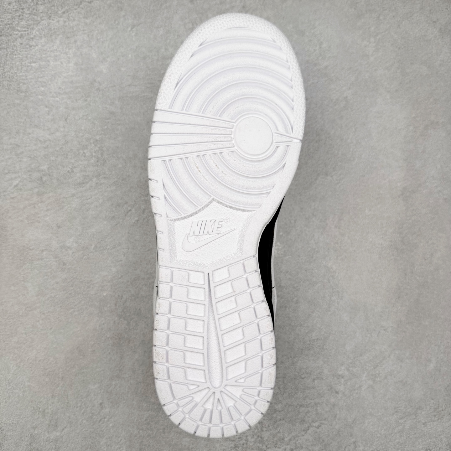 图片[9]-＃福利特价 NK SB Dunk Low 低帮系列滑板鞋 白菜价 万双库存轰炸 大厂出品 极力推荐 全套原楦原模倾力打造完美版型 独家原厂航空铝磨具打磨大底 鞋头坡度极致还原 原盒原配 尺码：36 36.5 37.5 38 38.5 39 40 40.5 41 42 42.5 43 44 44.5 45 46 47.5-选品中心