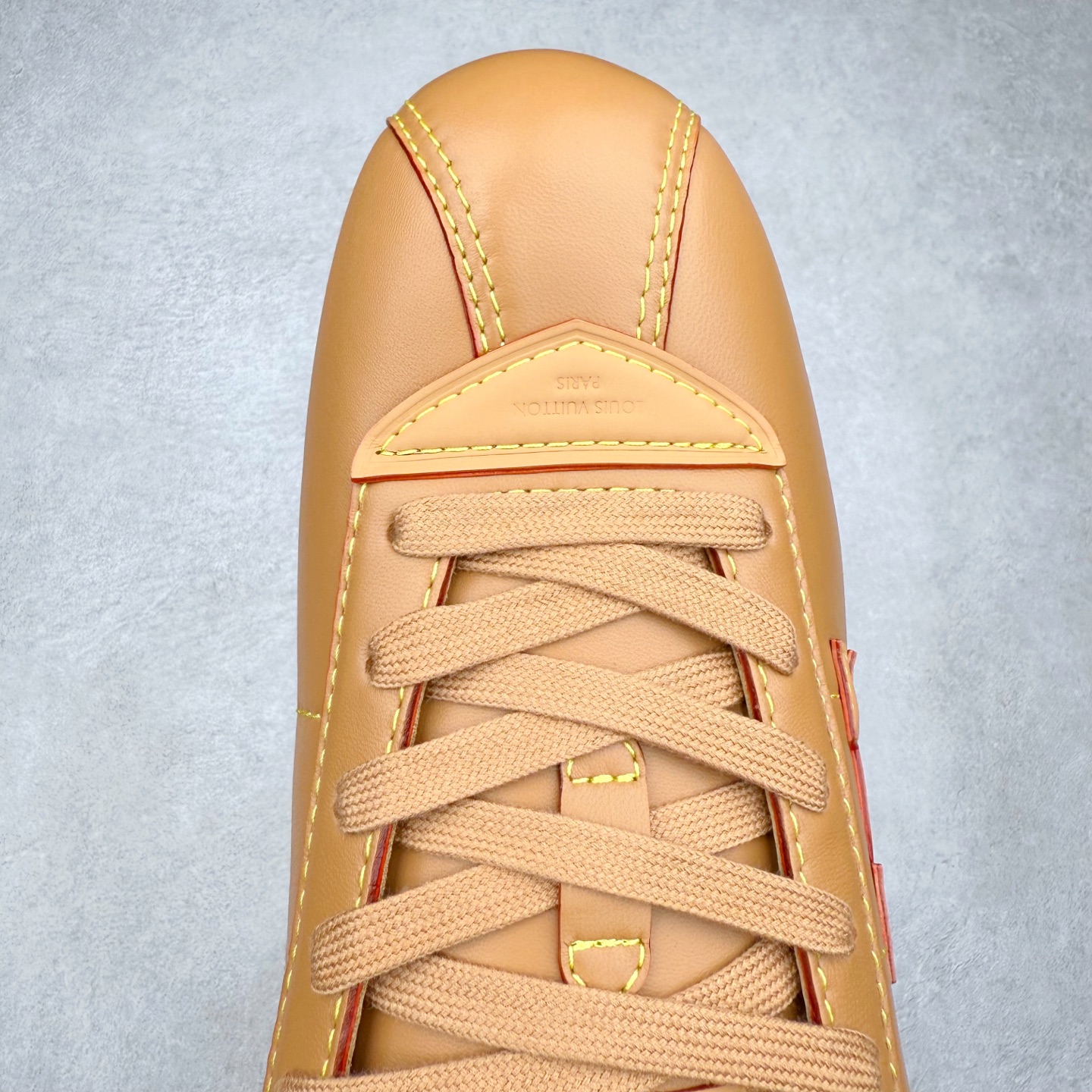 图片[4]-＃GD广顶 LOUIS VUITTON x Nigo lv联名款 Buttersoft 牛皮革羊皮革 FW25 图案压纹 圆头系带 低帮 生活休闲鞋 男女同款 白色 外贸零售特供批次 2023全新纸板数据 印花高频效果碾压市面 市售天花板产物 耗时半年巨作 全套原厂新版原纸板楦头开发 原厂特供皮料加持 市场所有版本中综合最强的货品 GD实力大厂出品 全网最全配色更新最快 最成熟的做工稳定的品控 完美鞋型超高的清洁度 零毛边线头瑕疵 全套原楦原纸版原鞋开模 全网最具灵魂的版型 正确原装黄色鞋盒 正确中底印花 鞋面印花3D高频深度立体 全鞋电脑针车 紧密相连 针距密度一致 环保乳胶注塑鞋垫 厚度脚感还原原版 皮面裁剪部位 统一油边封口工艺 原装橡胶大底含胶量大底组合零偏差 专柜全套包装 防尘袋 说明书 质保卡 男女鞋 尺码：35 36 37 38 39 40 41 42 43 44 45-选品中心