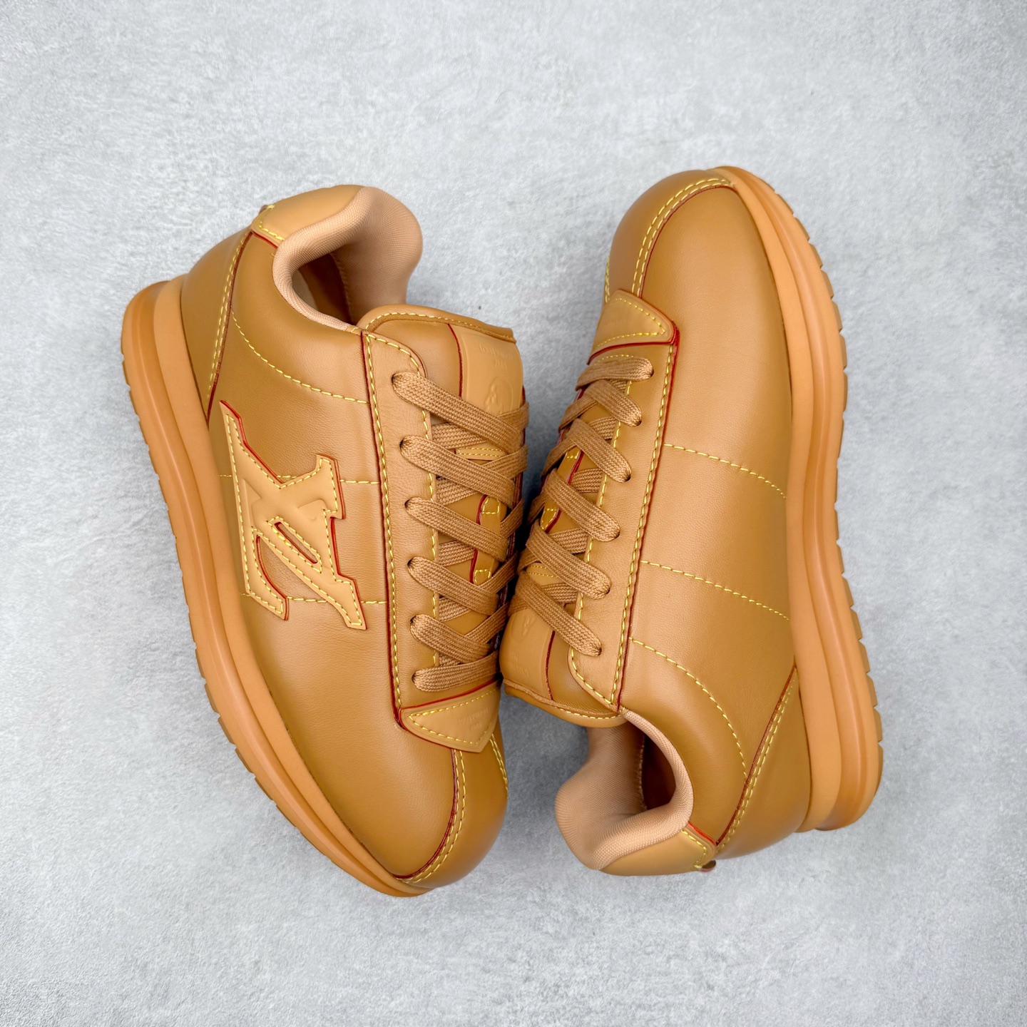 图片[3]-＃GD广顶 LOUIS VUITTON x Nigo lv联名款 Buttersoft 牛皮革羊皮革 FW25 图案压纹 圆头系带 低帮 生活休闲鞋 男女同款 白色 外贸零售特供批次 2023全新纸板数据 印花高频效果碾压市面 市售天花板产物 耗时半年巨作 全套原厂新版原纸板楦头开发 原厂特供皮料加持 市场所有版本中综合最强的货品 GD实力大厂出品 全网最全配色更新最快 最成熟的做工稳定的品控 完美鞋型超高的清洁度 零毛边线头瑕疵 全套原楦原纸版原鞋开模 全网最具灵魂的版型 正确原装黄色鞋盒 正确中底印花 鞋面印花3D高频深度立体 全鞋电脑针车 紧密相连 针距密度一致 环保乳胶注塑鞋垫 厚度脚感还原原版 皮面裁剪部位 统一油边封口工艺 原装橡胶大底含胶量大底组合零偏差 专柜全套包装 防尘袋 说明书 质保卡 男女鞋 尺码：35 36 37 38 39 40 41 42 43 44 45-选品中心