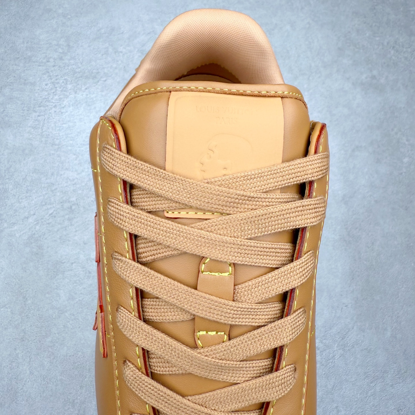 图片[5]-＃GD广顶 LOUIS VUITTON x Nigo lv联名款 Buttersoft 牛皮革羊皮革 FW25 图案压纹 圆头系带 低帮 生活休闲鞋 男女同款 白色 外贸零售特供批次 2023全新纸板数据 印花高频效果碾压市面 市售天花板产物 耗时半年巨作 全套原厂新版原纸板楦头开发 原厂特供皮料加持 市场所有版本中综合最强的货品 GD实力大厂出品 全网最全配色更新最快 最成熟的做工稳定的品控 完美鞋型超高的清洁度 零毛边线头瑕疵 全套原楦原纸版原鞋开模 全网最具灵魂的版型 正确原装黄色鞋盒 正确中底印花 鞋面印花3D高频深度立体 全鞋电脑针车 紧密相连 针距密度一致 环保乳胶注塑鞋垫 厚度脚感还原原版 皮面裁剪部位 统一油边封口工艺 原装橡胶大底含胶量大底组合零偏差 专柜全套包装 防尘袋 说明书 质保卡 男女鞋 尺码：35 36 37 38 39 40 41 42 43 44 45-选品中心