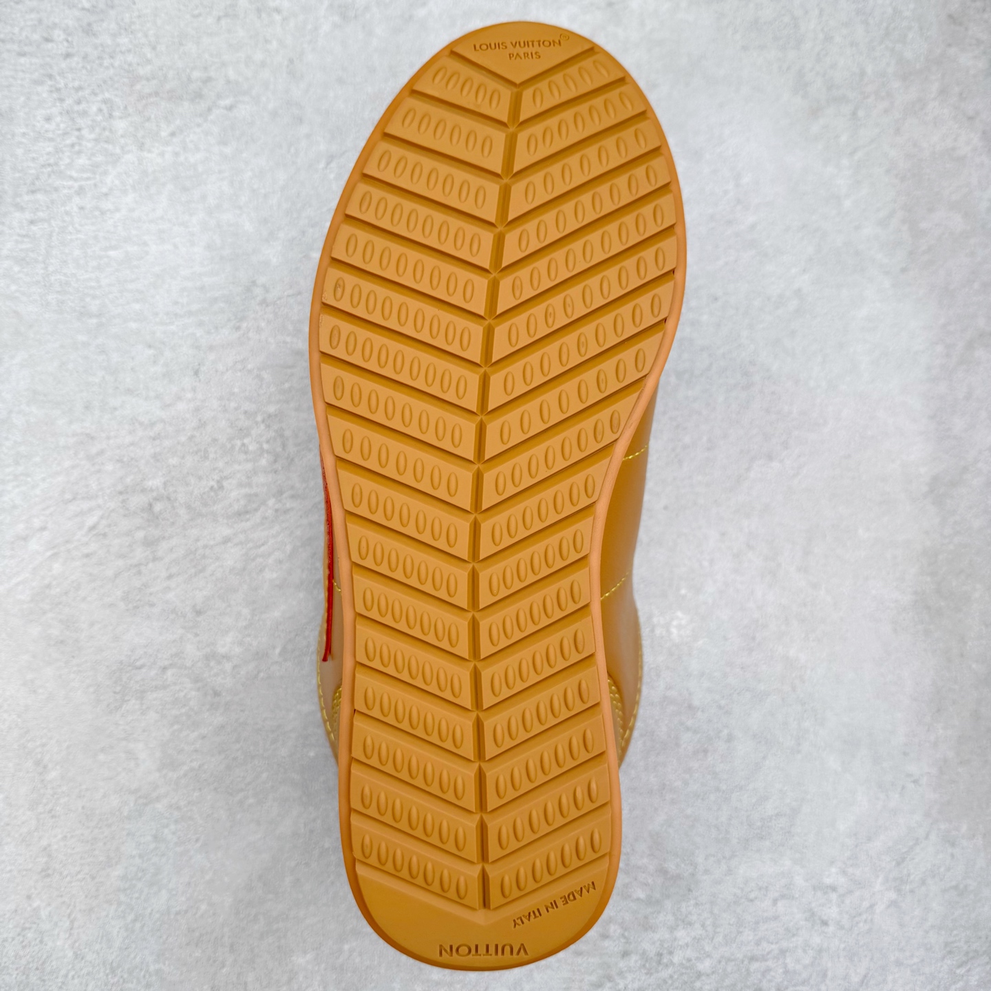 图片[9]-＃GD广顶 LOUIS VUITTON x Nigo lv联名款 Buttersoft 牛皮革羊皮革 FW25 图案压纹 圆头系带 低帮 生活休闲鞋 男女同款 白色 外贸零售特供批次 2023全新纸板数据 印花高频效果碾压市面 市售天花板产物 耗时半年巨作 全套原厂新版原纸板楦头开发 原厂特供皮料加持 市场所有版本中综合最强的货品 GD实力大厂出品 全网最全配色更新最快 最成熟的做工稳定的品控 完美鞋型超高的清洁度 零毛边线头瑕疵 全套原楦原纸版原鞋开模 全网最具灵魂的版型 正确原装黄色鞋盒 正确中底印花 鞋面印花3D高频深度立体 全鞋电脑针车 紧密相连 针距密度一致 环保乳胶注塑鞋垫 厚度脚感还原原版 皮面裁剪部位 统一油边封口工艺 原装橡胶大底含胶量大底组合零偏差 专柜全套包装 防尘袋 说明书 质保卡 男女鞋 尺码：35 36 37 38 39 40 41 42 43 44 45-选品中心