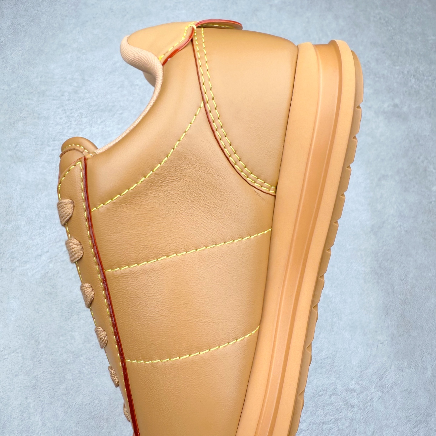 图片[7]-＃GD广顶 LOUIS VUITTON x Nigo lv联名款 Buttersoft 牛皮革羊皮革 FW25 图案压纹 圆头系带 低帮 生活休闲鞋 男女同款 白色 外贸零售特供批次 2023全新纸板数据 印花高频效果碾压市面 市售天花板产物 耗时半年巨作 全套原厂新版原纸板楦头开发 原厂特供皮料加持 市场所有版本中综合最强的货品 GD实力大厂出品 全网最全配色更新最快 最成熟的做工稳定的品控 完美鞋型超高的清洁度 零毛边线头瑕疵 全套原楦原纸版原鞋开模 全网最具灵魂的版型 正确原装黄色鞋盒 正确中底印花 鞋面印花3D高频深度立体 全鞋电脑针车 紧密相连 针距密度一致 环保乳胶注塑鞋垫 厚度脚感还原原版 皮面裁剪部位 统一油边封口工艺 原装橡胶大底含胶量大底组合零偏差 专柜全套包装 防尘袋 说明书 质保卡 男女鞋 尺码：35 36 37 38 39 40 41 42 43 44 45-选品中心