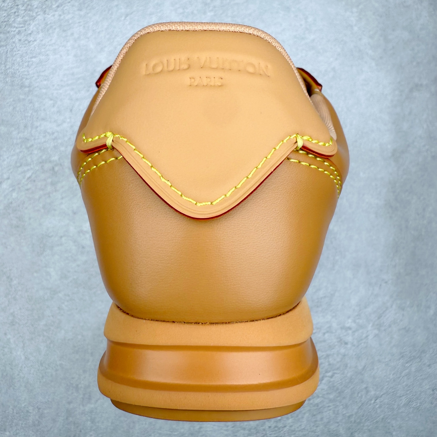 图片[8]-＃GD广顶 LOUIS VUITTON x Nigo lv联名款 Buttersoft 牛皮革羊皮革 FW25 图案压纹 圆头系带 低帮 生活休闲鞋 男女同款 白色 外贸零售特供批次 2023全新纸板数据 印花高频效果碾压市面 市售天花板产物 耗时半年巨作 全套原厂新版原纸板楦头开发 原厂特供皮料加持 市场所有版本中综合最强的货品 GD实力大厂出品 全网最全配色更新最快 最成熟的做工稳定的品控 完美鞋型超高的清洁度 零毛边线头瑕疵 全套原楦原纸版原鞋开模 全网最具灵魂的版型 正确原装黄色鞋盒 正确中底印花 鞋面印花3D高频深度立体 全鞋电脑针车 紧密相连 针距密度一致 环保乳胶注塑鞋垫 厚度脚感还原原版 皮面裁剪部位 统一油边封口工艺 原装橡胶大底含胶量大底组合零偏差 专柜全套包装 防尘袋 说明书 质保卡 男女鞋 尺码：35 36 37 38 39 40 41 42 43 44 45-选品中心