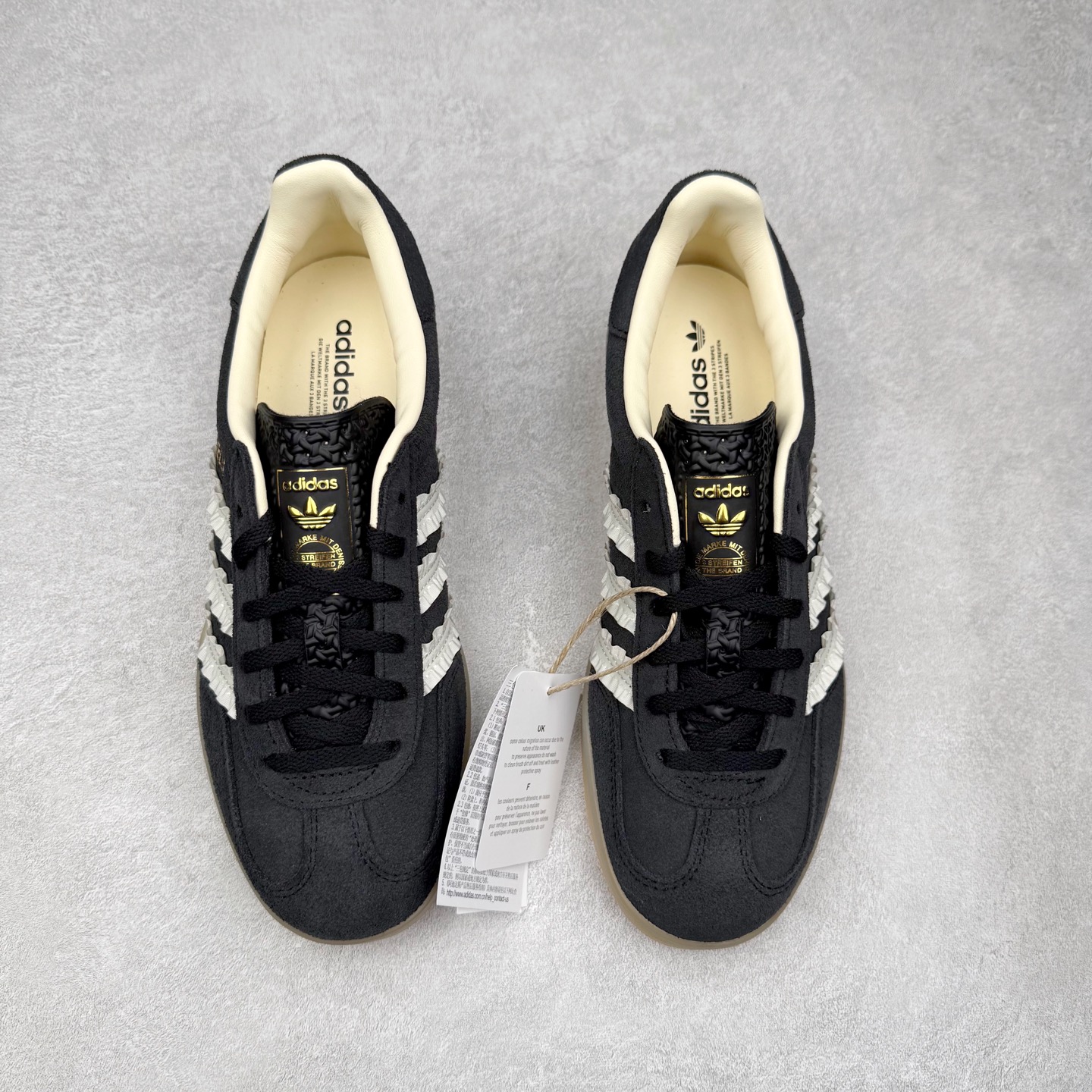 图片[2]-AD Gazelle Indoor Trainers 羚羊内训系列低帮复古百搭休闲运动德训风板鞋 JS1412 90年代经典的复刻版！自60年代以足球训练鞋面世以来,Gazelle就以其经典设计席卷全球。1991年版本的复刻,再造经典Gazelle。采用皮革打造,搭配浊色细节,让这款经典更加简约。尺码：36 36⅔ 37⅓ 38 38⅔ 39⅓ 40 40⅔ 41⅓ 42 42⅔ 43⅓ 44⅓ 44⅔ 45-选品中心