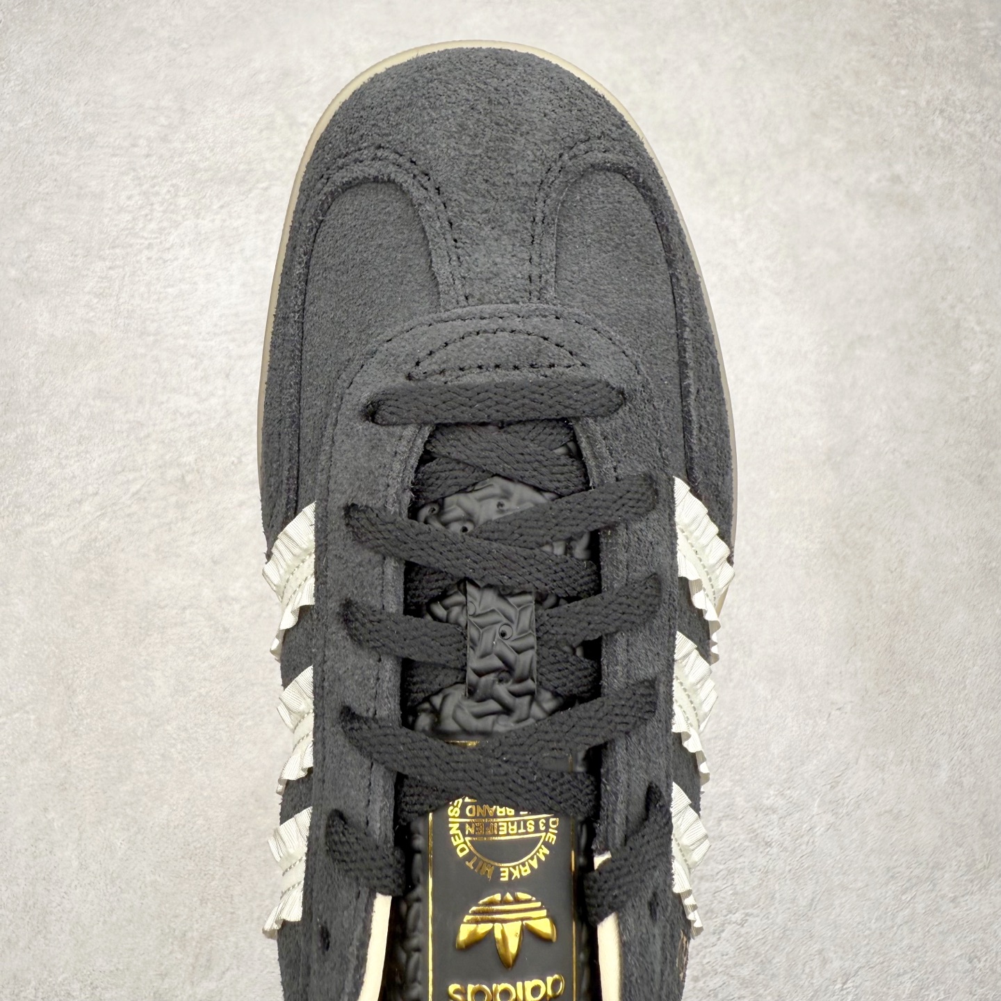 图片[4]-AD Gazelle Indoor Trainers 羚羊内训系列低帮复古百搭休闲运动德训风板鞋 JS1412 90年代经典的复刻版！自60年代以足球训练鞋面世以来,Gazelle就以其经典设计席卷全球。1991年版本的复刻,再造经典Gazelle。采用皮革打造,搭配浊色细节,让这款经典更加简约。尺码：36 36⅔ 37⅓ 38 38⅔ 39⅓ 40 40⅔ 41⅓ 42 42⅔ 43⅓ 44⅓ 44⅔ 45-选品中心