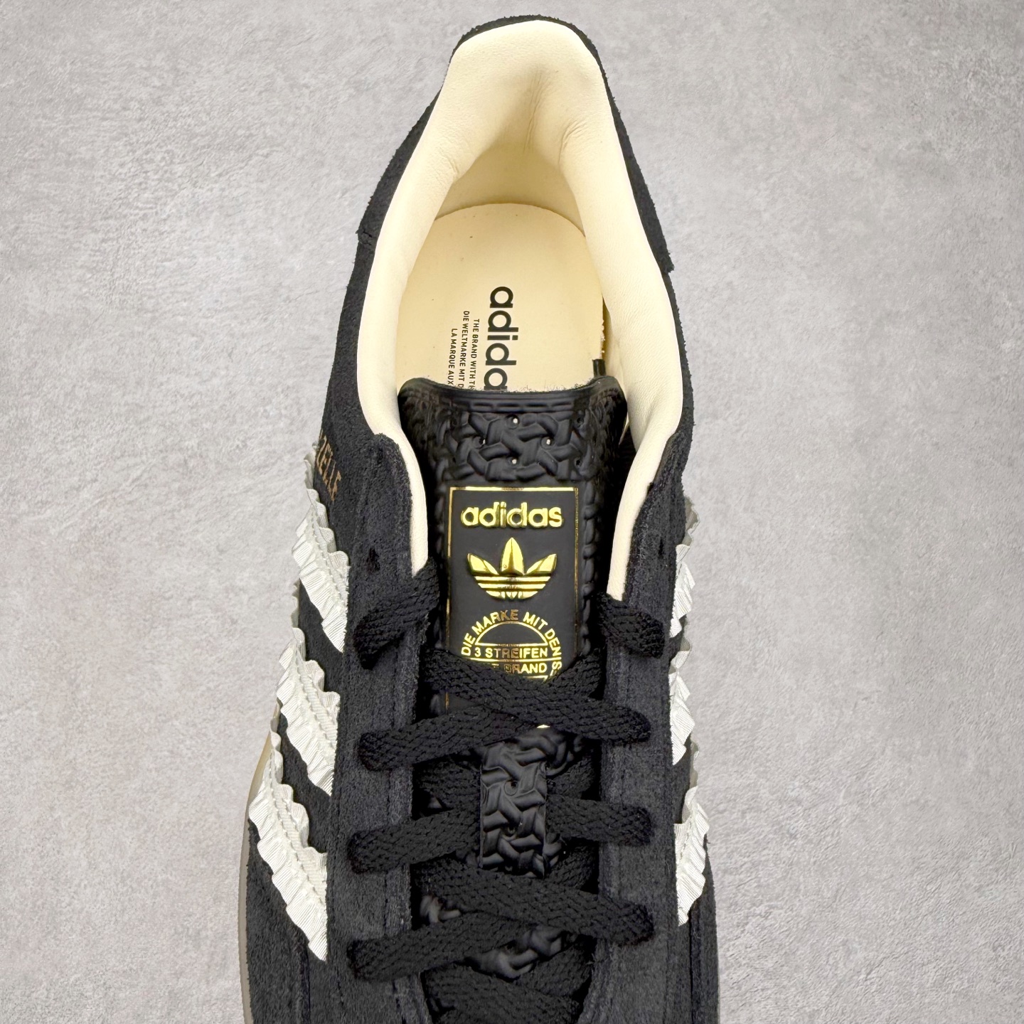 图片[5]-AD Gazelle Indoor Trainers 羚羊内训系列低帮复古百搭休闲运动德训风板鞋 JS1412 90年代经典的复刻版！自60年代以足球训练鞋面世以来,Gazelle就以其经典设计席卷全球。1991年版本的复刻,再造经典Gazelle。采用皮革打造,搭配浊色细节,让这款经典更加简约。尺码：36 36⅔ 37⅓ 38 38⅔ 39⅓ 40 40⅔ 41⅓ 42 42⅔ 43⅓ 44⅓ 44⅔ 45-选品中心