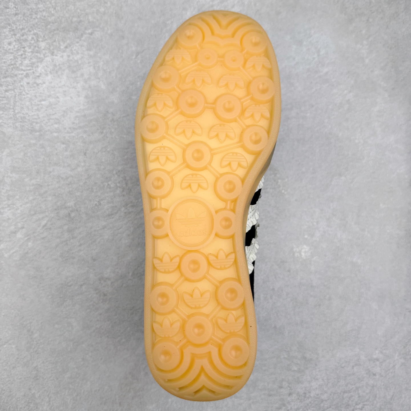 图片[9]-AD Gazelle Indoor Trainers 羚羊内训系列低帮复古百搭休闲运动德训风板鞋 JS1412 90年代经典的复刻版！自60年代以足球训练鞋面世以来,Gazelle就以其经典设计席卷全球。1991年版本的复刻,再造经典Gazelle。采用皮革打造,搭配浊色细节,让这款经典更加简约。尺码：36 36⅔ 37⅓ 38 38⅔ 39⅓ 40 40⅔ 41⅓ 42 42⅔ 43⅓ 44⅓ 44⅔ 45-选品中心