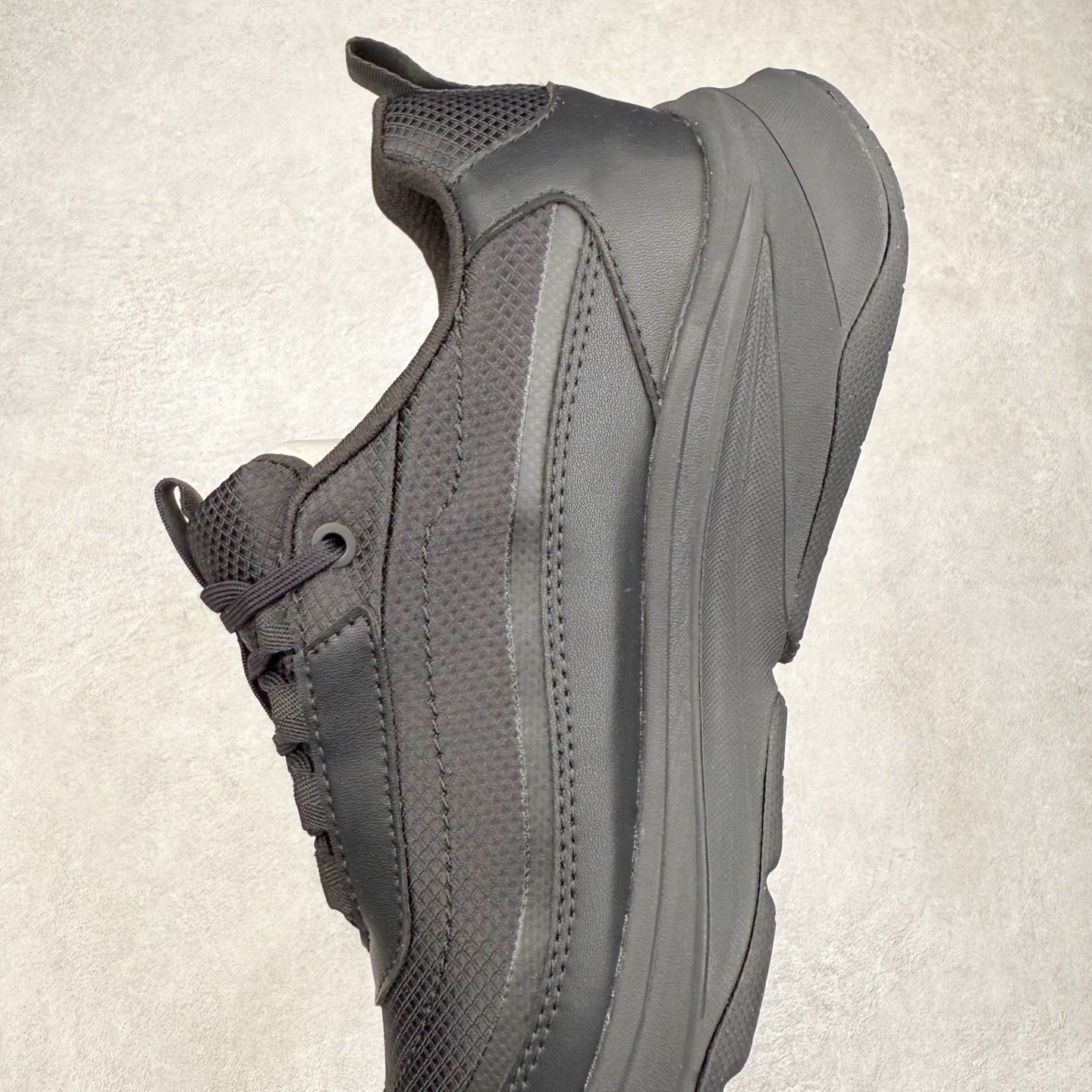 图片[7]-＃HP DESCENTE Enerzite 迪桑特舒适柔软防滑耐磨低帮休闲跑步鞋 DESCENTE（迪桑特）创立于1935年，品牌名取自法语词汇，意为“滑降”。品牌箭头标识代表滑雪的三种技术“高速直线滑行”、“穿越”和“侧滑”，也寓意品牌在打造高端专业运动产品中不断追求完美的创新精神，致力于成为中国高端专业滑雪、综训、女子、铁人三项、高尔夫的第一品牌。尺码：39 40 40.5 41 42 42.5 43 44 44.5 45-选品中心