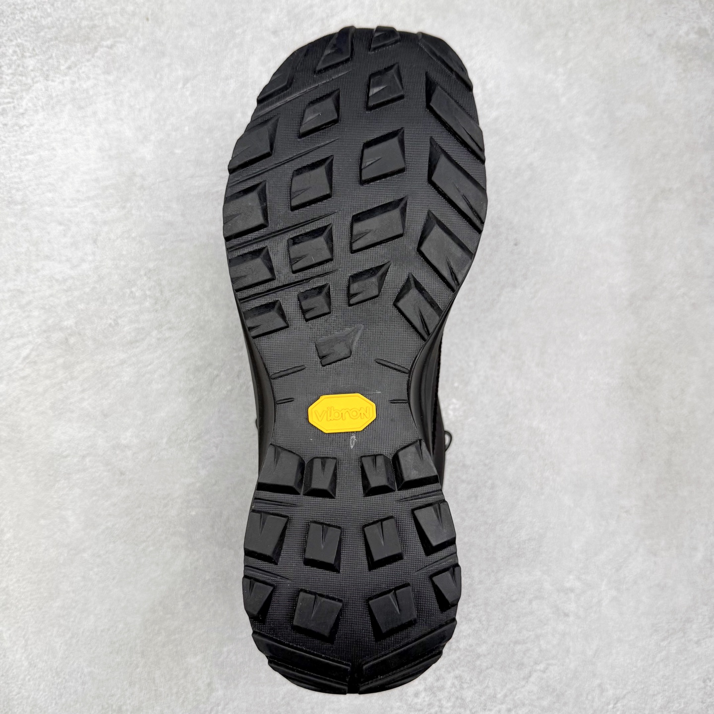 图片[9]-＃HP Arcteryx Aerios FL 2 Mid Gtx 始祖鸟涤纶TPU 覆盖防水耐磨防水透气包裹性支撑中帮徒步鞋 Arcteryx中文名始祖鸟 加拿大户外服饰品牌 1989年创立于加拿大温哥华 始祖鸟来自加拿大海岸山脉 植根高山的专业户外品牌 始终秉承对精湛设计和工艺孜孜以求的准则 从1989年创立至今 Arcteryx始终不断在产品设计与做工上不惜工本 以满足始祖鸟的标准 品质、设计以及精简的理念造就了其良好的性能 并能满足严苛环境下的使用需求 尺码：36 37 38 39 40 41 42 43 44-选品中心