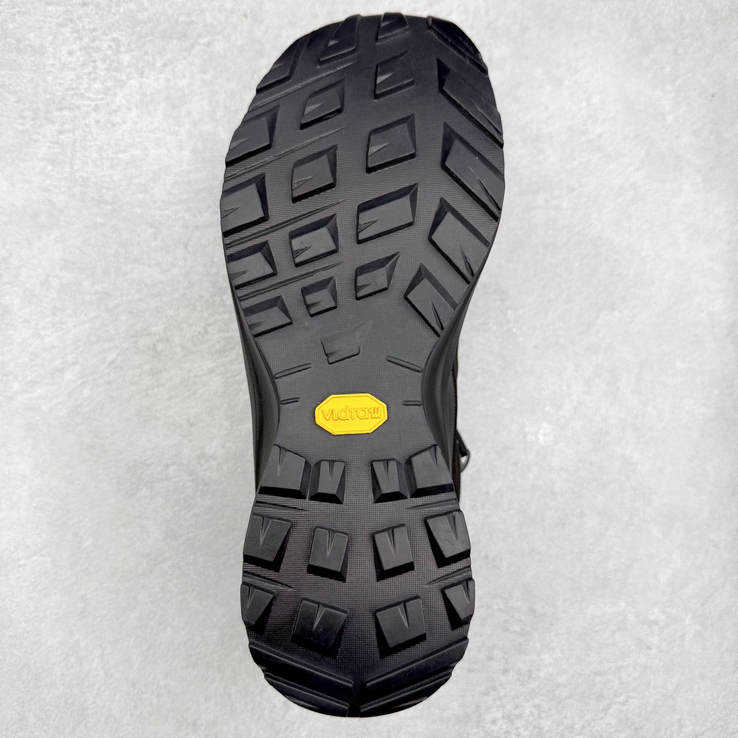 图片[9]-＃HP Arcteryx Aerios FL 2 Mid Gtx 始祖鸟涤纶TPU 覆盖防水耐磨防水透气包裹性支撑中帮徒步鞋 Arcteryx中文名始祖鸟 加拿大户外服饰品牌 1989年创立于加拿大温哥华 始祖鸟来自加拿大海岸山脉 植根高山的专业户外品牌 始终秉承对精湛设计和工艺孜孜以求的准则 从1989年创立至今 Arcteryx始终不断在产品设计与做工上不惜工本 以满足始祖鸟的标准 品质、设计以及精简的理念造就了其良好的性能 并能满足严苛环境下的使用需求 尺码：36 37 38 39 40 41 42 43 44-选品中心