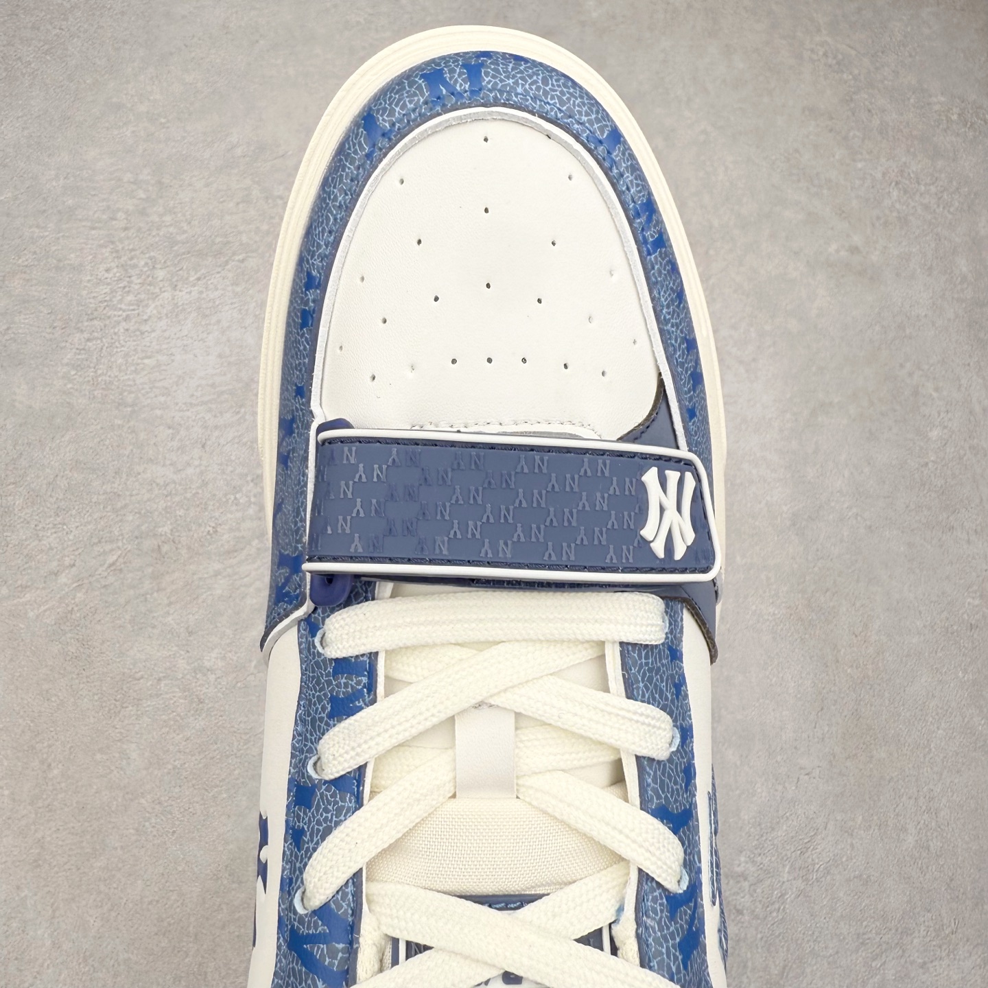 图片[4]-MLB Chunky Liner Basic 复古印花学长鞋系列低帮轻量增高厚底百搭休闲运动慢跑鞋板鞋 Korea韩国联名NY美国榄球纽约洋基队限定 韩国代购专供 全套原楦原纸板原厂数据开发 正确中底拉帮中底网布细节 平台代购专供 左脚内置芯片 韩国代购吊牌标贴 独家一比一RB+MD组合大底 高频后跟小人Logo精准对位立体饱满 正确网布加超迁鞋面 转印中底走线紧密 转印Logo工艺表层防刮不掉色 尺码：35 36 36.5 37.5 38 38.5 39 40 40.5 41 42 42.5 43 44 45-选品中心