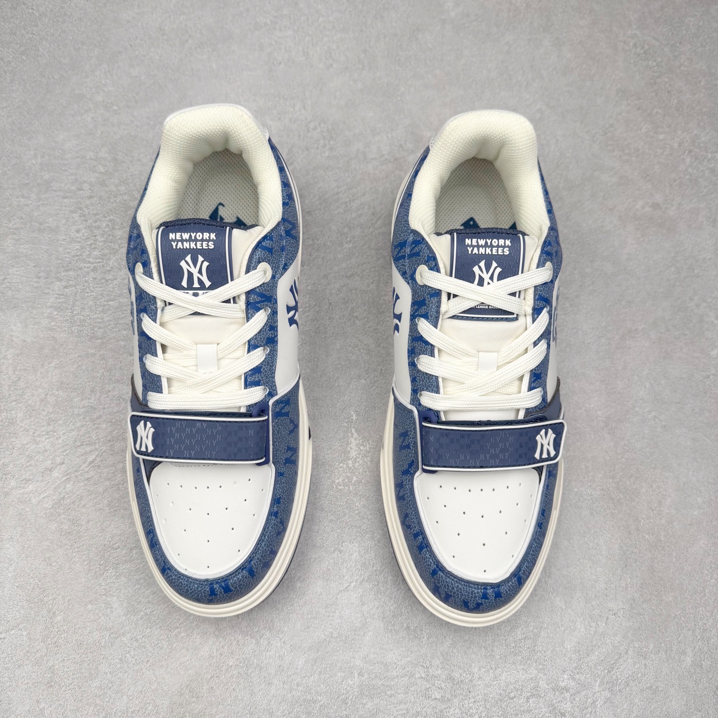 图片[2]-MLB Chunky Liner Basic 复古印花学长鞋系列低帮轻量增高厚底百搭休闲运动慢跑鞋板鞋 Korea韩国联名NY美国榄球纽约洋基队限定 韩国代购专供 全套原楦原纸板原厂数据开发 正确中底拉帮中底网布细节 平台代购专供 左脚内置芯片 韩国代购吊牌标贴 独家一比一RB+MD组合大底 高频后跟小人Logo精准对位立体饱满 正确网布加超迁鞋面 转印中底走线紧密 转印Logo工艺表层防刮不掉色 尺码：35 36 36.5 37.5 38 38.5 39 40 40.5 41 42 42.5 43 44 45-选品中心