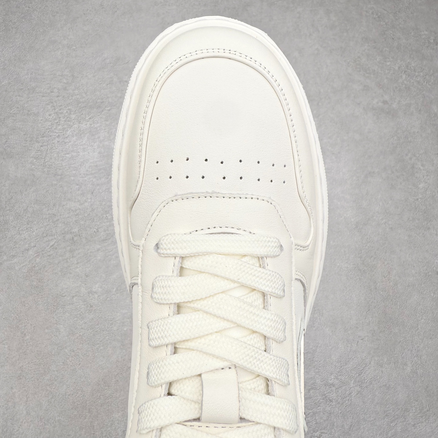 图片[4]-PRADA 普拉达男鞋厚底徽标低帮休闲鞋运动板鞋系列 广东大厂品质 专柜同步 大气个性更潮更抢眼更追求档次，它将颠覆旧念，与您共度时尚潮人必备! 面料采用原版进口小牛皮 牛皮内里垫脚 橡胶发泡大底 轻便防滑耐磨 脚感舒适 款式耐看做工精细 配以简洁利落的鞋楦 彰显男人的果敢和硬朗 尺码：39 40 41 42 43 44 比运动鞋偏大一码-选品中心