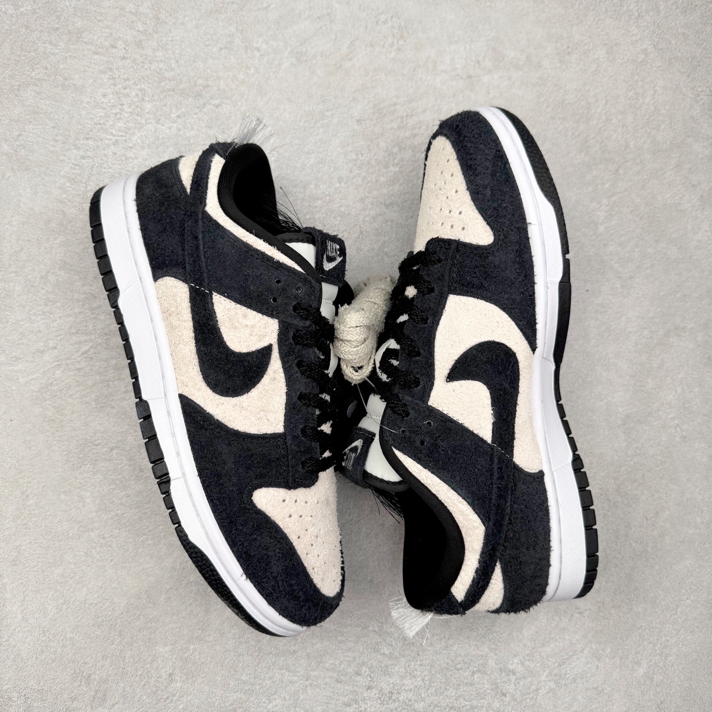 图片[3]-＃F版 NK Dunk Low 米白黑 IB2990-100 极限压缩利润空间 超乎所想的高性价比 用料绝不含糊 原盒原配 正确耐磨橡胶大底 超高清洁度 全鞋零毛边皮料切割 全套原楦原模倾力打造完美版型 尺码：36 36.5 37.5 38 38.5 39 40 40.5 41 42 42.5 43 44 44.5 45 46 47.5-选品中心