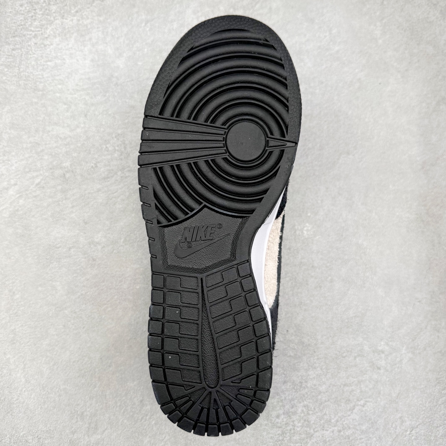 图片[9]-＃F版 NK Dunk Low 米白黑 IB2990-100 极限压缩利润空间 超乎所想的高性价比 用料绝不含糊 原盒原配 正确耐磨橡胶大底 超高清洁度 全鞋零毛边皮料切割 全套原楦原模倾力打造完美版型 尺码：36 36.5 37.5 38 38.5 39 40 40.5 41 42 42.5 43 44 44.5 45 46 47.5-选品中心