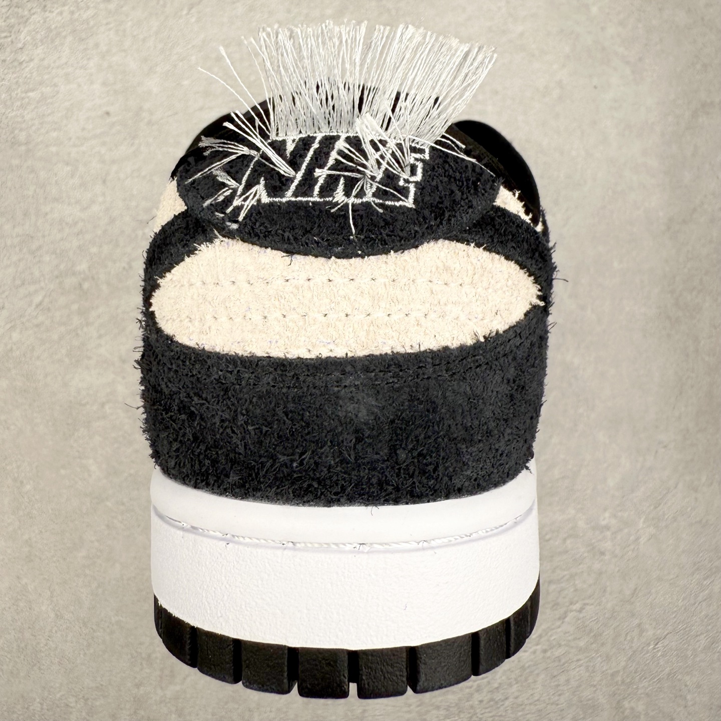 图片[8]-＃F版 NK Dunk Low 米白黑 IB2990-100 极限压缩利润空间 超乎所想的高性价比 用料绝不含糊 原盒原配 正确耐磨橡胶大底 超高清洁度 全鞋零毛边皮料切割 全套原楦原模倾力打造完美版型 尺码：36 36.5 37.5 38 38.5 39 40 40.5 41 42 42.5 43 44 44.5 45 46 47.5-选品中心