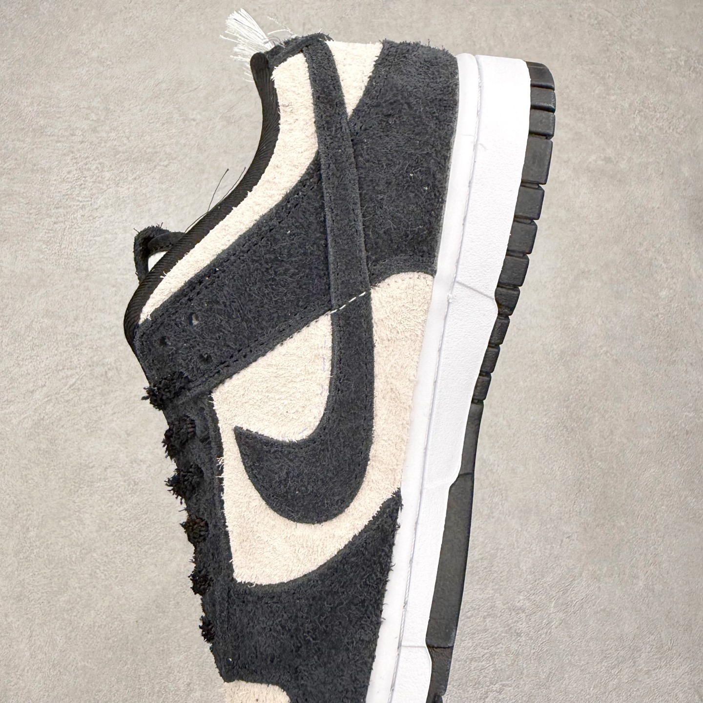 图片[7]-＃F版 NK Dunk Low 米白黑 IB2990-100 极限压缩利润空间 超乎所想的高性价比 用料绝不含糊 原盒原配 正确耐磨橡胶大底 超高清洁度 全鞋零毛边皮料切割 全套原楦原模倾力打造完美版型 尺码：36 36.5 37.5 38 38.5 39 40 40.5 41 42 42.5 43 44 44.5 45 46 47.5-选品中心