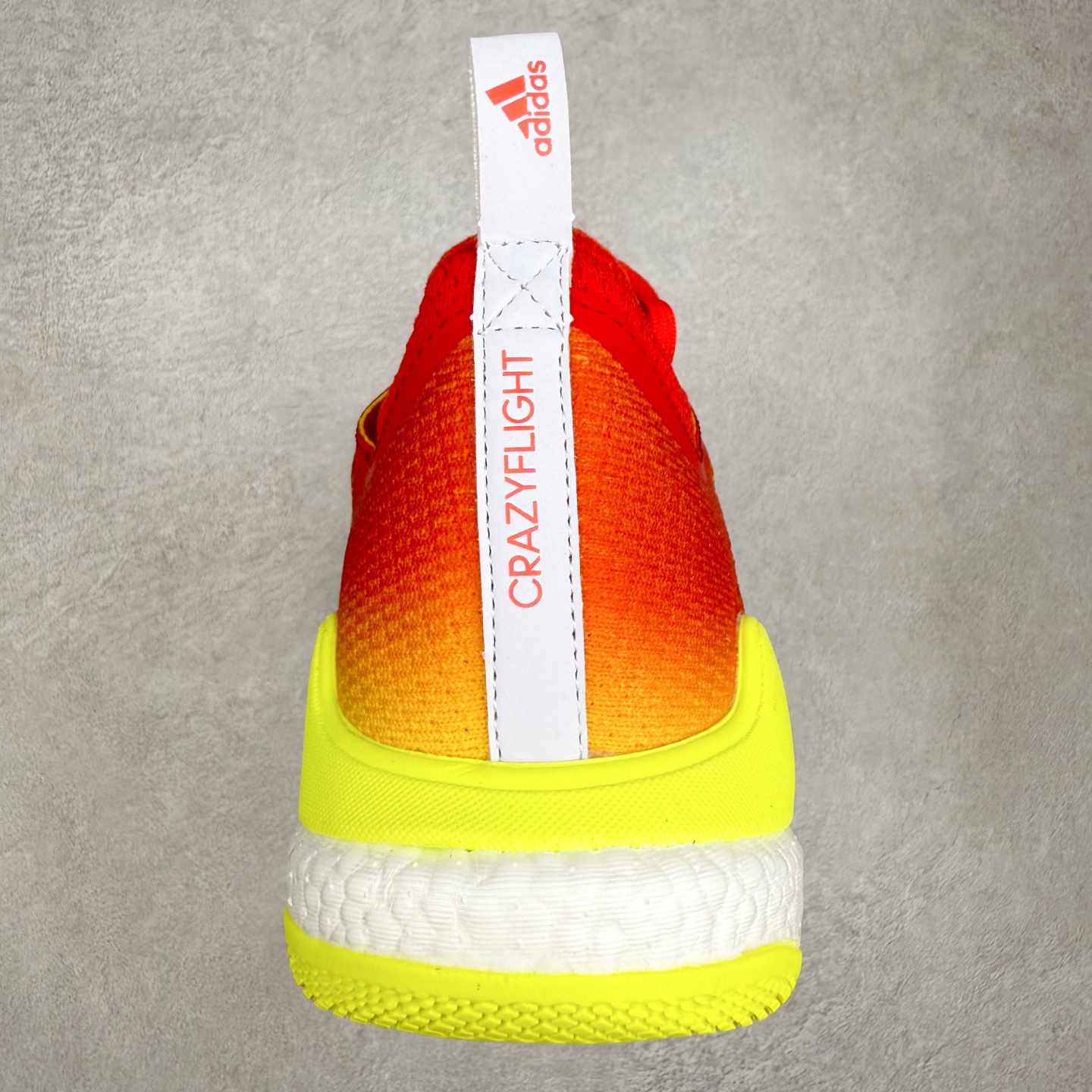 图片[8]-AD Crazyflight Mid 减震防滑中帮训练鞋 男女同款 H04964 借助Crazyflight,您可以在球场上获得所需的支撑性贴合性，灵敏的缓冲性和透气舒适性。弹力网眼鞋面透气，可保持凉爽。TPU纱线中足护具可保持轻巧的感觉和透气性，同时提供横向稳定性。蕾丝封扣带来舒适款式。鞋跟中的绒面革衬里感觉舒适且光滑。BOOST技术可提供灵敏，缓冲的感觉，吸收震动并保持飞行。模压鞋垫可提供额外缓冲。耐用的橡胶外底可在所有方向提供牵引力和耐用性。实拍调校N版已经零色差零失真 百分百还原实物色彩所见即所得 不存在货不对板色差等低级问题 选购参考实物拍摄 不混卖不参货 只用心做好货严格选品 承诺混一赔十 尺码：36 36.5 37.5 38 38.5 39 40 40.5 41 42 42.5 43 44 44.5 45 46-选品中心