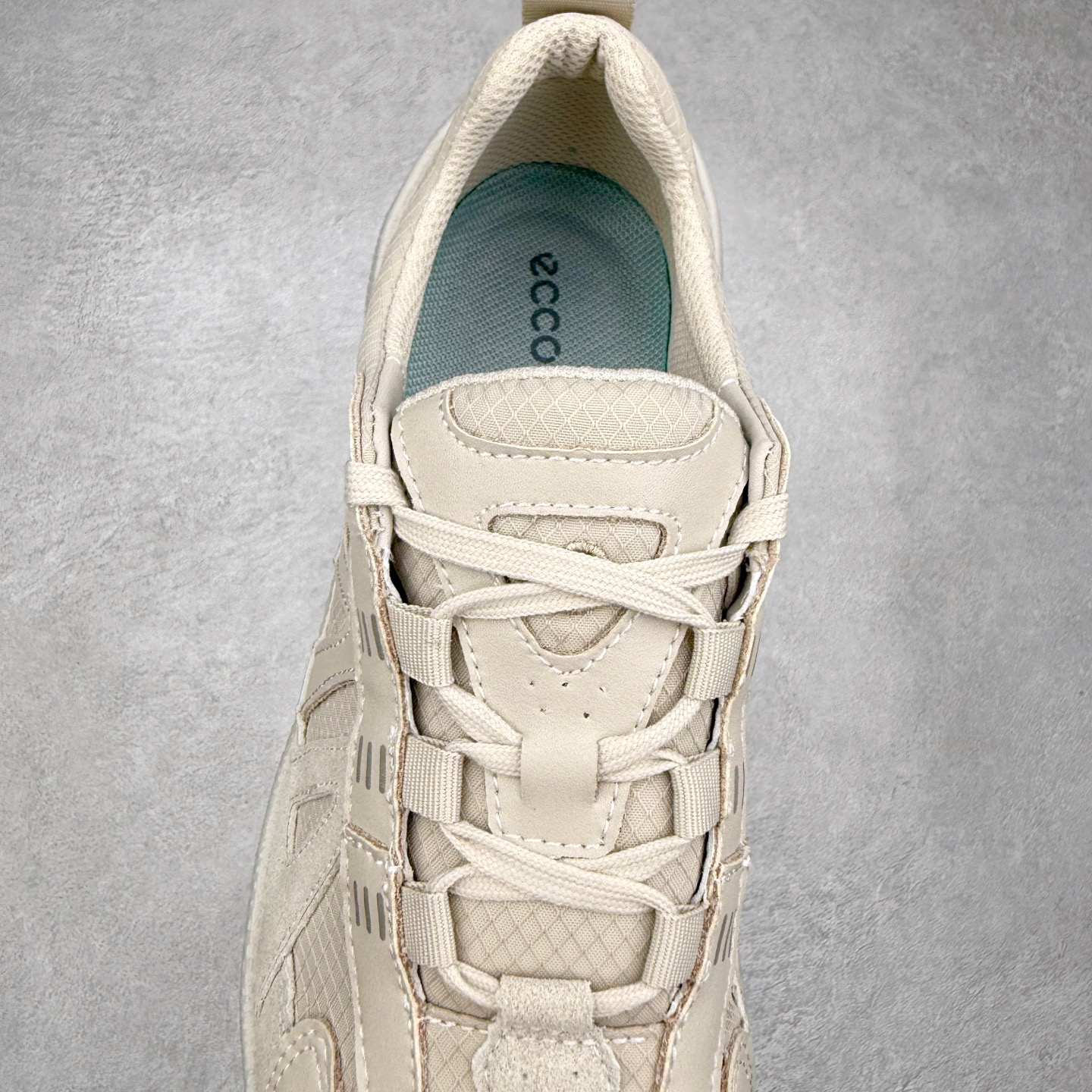 图片[5]-ECCO爱步 BIOM LITE 皮革系带时尚耐磨低帮 户外功能鞋 ECCO以三大核心特征为依托：北欧设计风格、鞋履制作、积极的生活方式。北欧设计风格：北欧设计特点是独特、有格调、实用和简约，并且品质优良。鞋履制作：ECCO钟爱鞋履制作以及一切与鞋履制作相关的事物。积极的生活方式：ECCO的创始人希望制作出的鞋履无需磨合，即可完美贴合脚型，帮助人们享受行走的乐趣。ECCO的成功源自其产品质量和创新的技术水平，恪守“鞋遵循双足”的设计理念，将的舒适度和风格融为一体。ECCO跑遍全世界寻找创新的原料。从制革制鞋一体化的设置，源头上控制皮革质量，确保对人体无害。 尺码：35 36 37 38 39 40 41 42 43 44 （皮鞋码）-选品中心