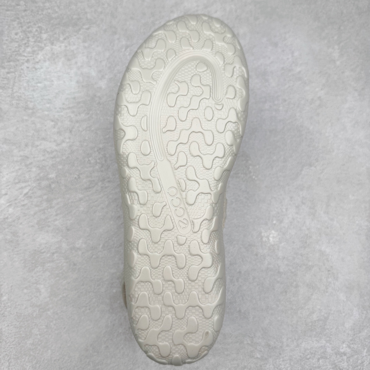 图片[9]-ECCO爱步 BIOM LITE 皮革系带时尚耐磨低帮 户外功能鞋 ECCO以三大核心特征为依托：北欧设计风格、鞋履制作、积极的生活方式。北欧设计风格：北欧设计特点是独特、有格调、实用和简约，并且品质优良。鞋履制作：ECCO钟爱鞋履制作以及一切与鞋履制作相关的事物。积极的生活方式：ECCO的创始人希望制作出的鞋履无需磨合，即可完美贴合脚型，帮助人们享受行走的乐趣。ECCO的成功源自其产品质量和创新的技术水平，恪守“鞋遵循双足”的设计理念，将的舒适度和风格融为一体。ECCO跑遍全世界寻找创新的原料。从制革制鞋一体化的设置，源头上控制皮革质量，确保对人体无害。 尺码：35 36 37 38 39 40 41 42 43 44 （皮鞋码）-选品中心