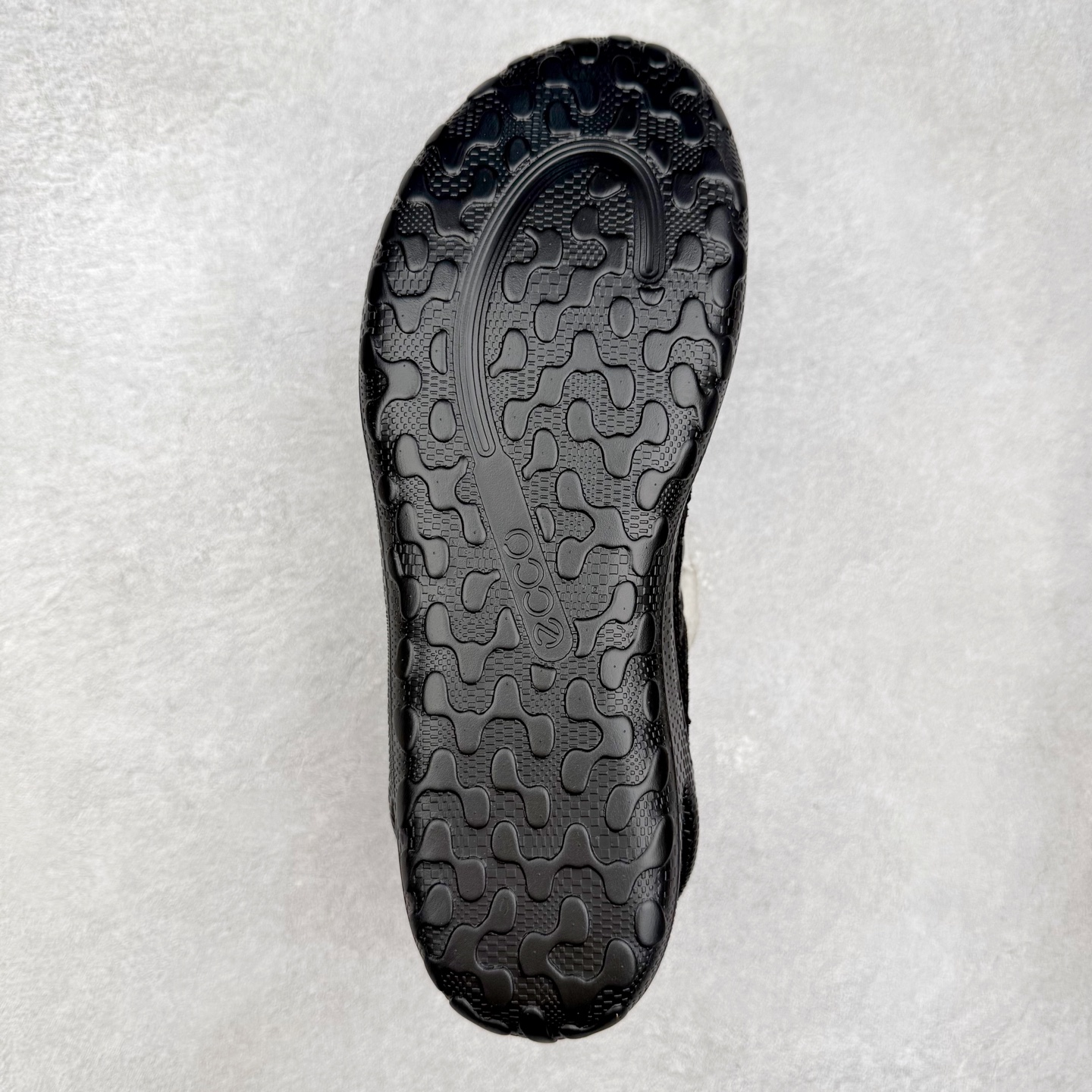 图片[9]-ECCO爱步 BIOM LITE 皮革系带时尚耐磨低帮 户外功能鞋 ECCO以三大核心特征为依托：北欧设计风格、鞋履制作、积极的生活方式。北欧设计风格：北欧设计特点是独特、有格调、实用和简约，并且品质优良。鞋履制作：ECCO钟爱鞋履制作以及一切与鞋履制作相关的事物。积极的生活方式：ECCO的创始人希望制作出的鞋履无需磨合，即可完美贴合脚型，帮助人们享受行走的乐趣。ECCO的成功源自其产品质量和创新的技术水平，恪守“鞋遵循双足”的设计理念，将的舒适度和风格融为一体。ECCO跑遍全世界寻找创新的原料。从制革制鞋一体化的设置，源头上控制皮革质量，确保对人体无害。 尺码：35 36 37 38 39 40 41 42 43 44 （皮鞋码）-选品中心