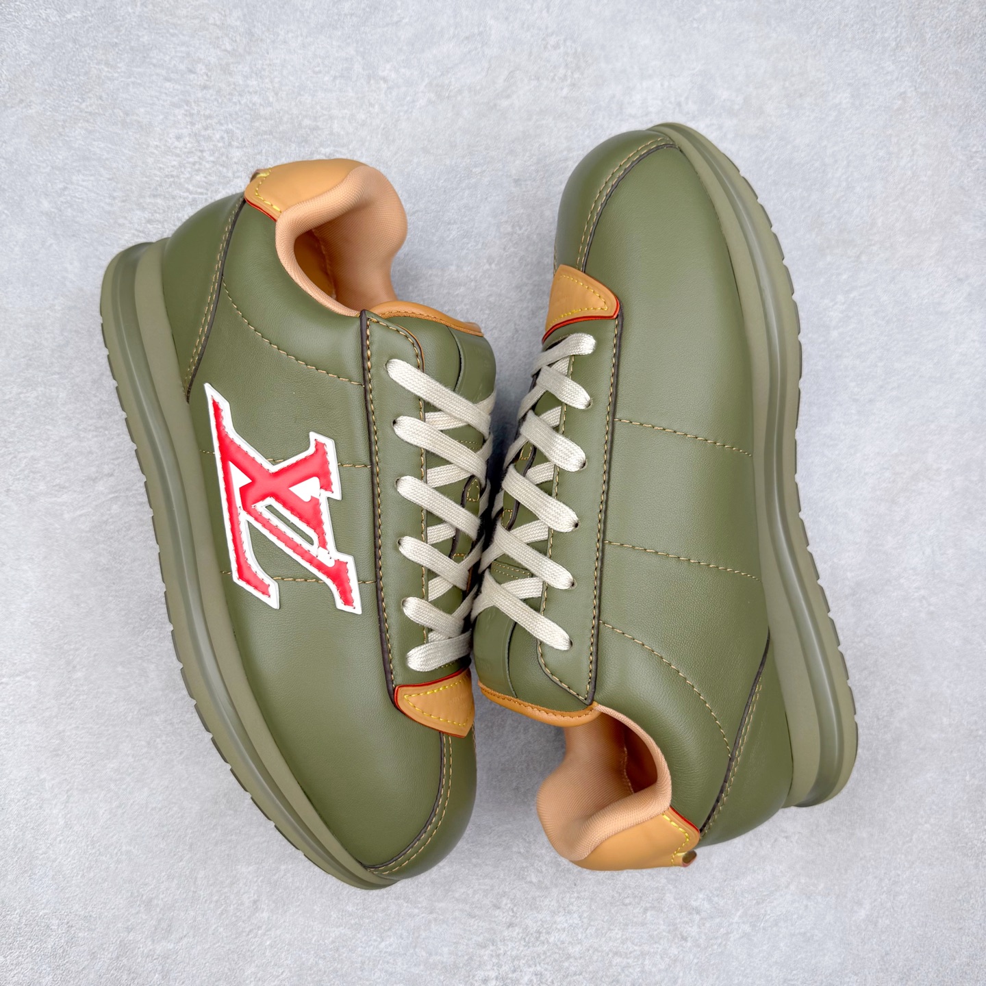 图片[3]-＃GD广顶 LOUIS VUITTON x Nigo lv联名款 Buttersoft 牛皮革羊皮革 FW25 图案压纹 圆头系带 低帮 生活休闲鞋 男女同款 白色 外贸零售特供批次 2023全新纸板数据 印花高频效果碾压市面 市售天花板产物 耗时半年巨作 全套原厂新版原纸板楦头开发 原厂特供皮料加持 市场所有版本中综合最强的货品 GD实力大厂出品 全网最全配色更新最快 最成熟的做工稳定的品控 完美鞋型超高的清洁度 零毛边线头瑕疵 全套原楦原纸版原鞋开模 全网最具灵魂的版型 正确原装黄色鞋盒 正确中底印花 鞋面印花3D高频深度立体 全鞋电脑针车 紧密相连 针距密度一致 环保乳胶注塑鞋垫 厚度脚感还原原版 皮面裁剪部位 统一油边封口工艺 原装橡胶大底含胶量大底组合零偏差 专柜全套包装 防尘袋 说明书 质保卡 男女鞋 尺码：35 36 37 38 39 40 41 42 43 44 45-选品中心