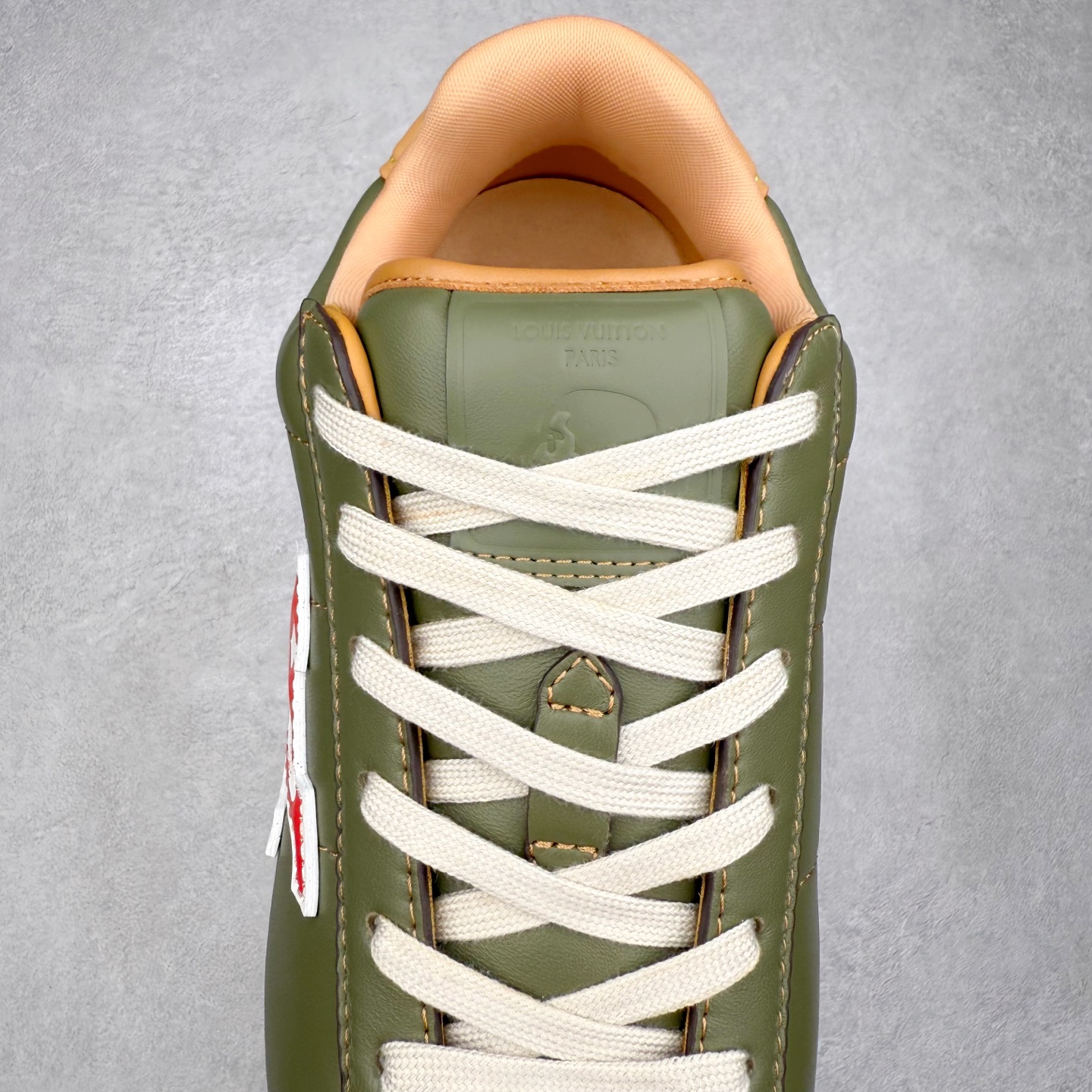 图片[5]-＃GD广顶 LOUIS VUITTON x Nigo lv联名款 Buttersoft 牛皮革羊皮革 FW25 图案压纹 圆头系带 低帮 生活休闲鞋 男女同款 白色 外贸零售特供批次 2023全新纸板数据 印花高频效果碾压市面 市售天花板产物 耗时半年巨作 全套原厂新版原纸板楦头开发 原厂特供皮料加持 市场所有版本中综合最强的货品 GD实力大厂出品 全网最全配色更新最快 最成熟的做工稳定的品控 完美鞋型超高的清洁度 零毛边线头瑕疵 全套原楦原纸版原鞋开模 全网最具灵魂的版型 正确原装黄色鞋盒 正确中底印花 鞋面印花3D高频深度立体 全鞋电脑针车 紧密相连 针距密度一致 环保乳胶注塑鞋垫 厚度脚感还原原版 皮面裁剪部位 统一油边封口工艺 原装橡胶大底含胶量大底组合零偏差 专柜全套包装 防尘袋 说明书 质保卡 男女鞋 尺码：35 36 37 38 39 40 41 42 43 44 45-选品中心