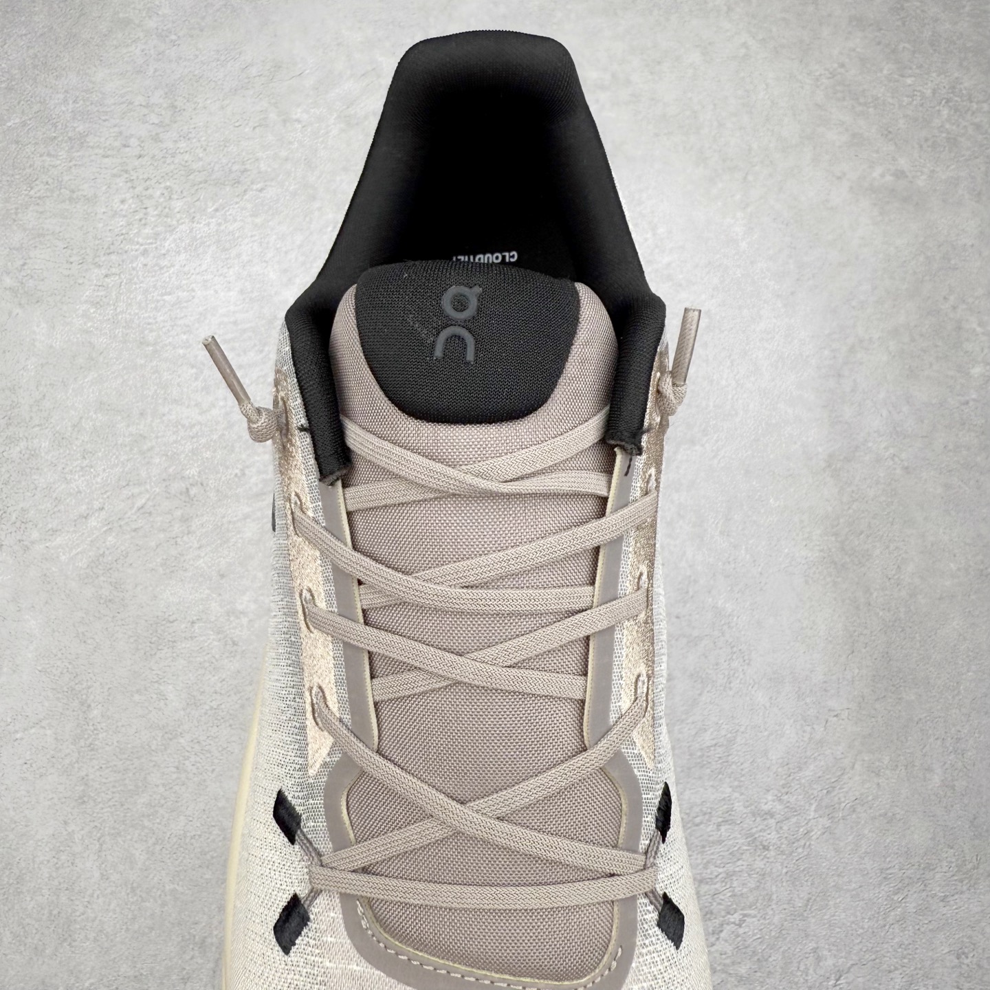 图片[5]-On昂跑 Cloudtilt 圆头系带减震耐磨低帮生活休闲鞋 此运动品牌 开创于2010年 缓震着陆、强效回弹、轻柔质感的设计构思始终是ON研制关键 与此同时基于“为全球提供革新性的跑步感受”信念 陆续推出了多款跑鞋及其以专业运动人体跑步工程学为设计关键的功能性跑步服饰设备 让跑者不费力气地畅快畅跑 尺码：36 36.5 37.5 38 38.5 39 40 40.5 41 42 42.5 43 44 44.5 45-选品中心