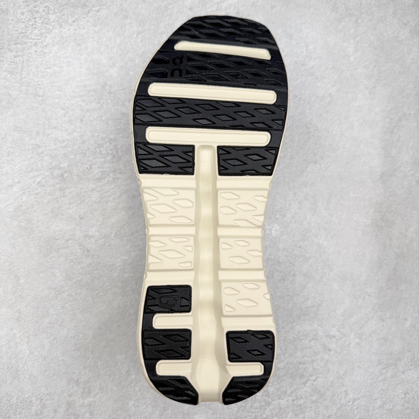 图片[9]-On昂跑 Cloudtilt 圆头系带减震耐磨低帮生活休闲鞋 此运动品牌 开创于2010年 缓震着陆、强效回弹、轻柔质感的设计构思始终是ON研制关键 与此同时基于“为全球提供革新性的跑步感受”信念 陆续推出了多款跑鞋及其以专业运动人体跑步工程学为设计关键的功能性跑步服饰设备 让跑者不费力气地畅快畅跑 尺码：36 36.5 37.5 38 38.5 39 40 40.5 41 42 42.5 43 44 44.5 45-选品中心