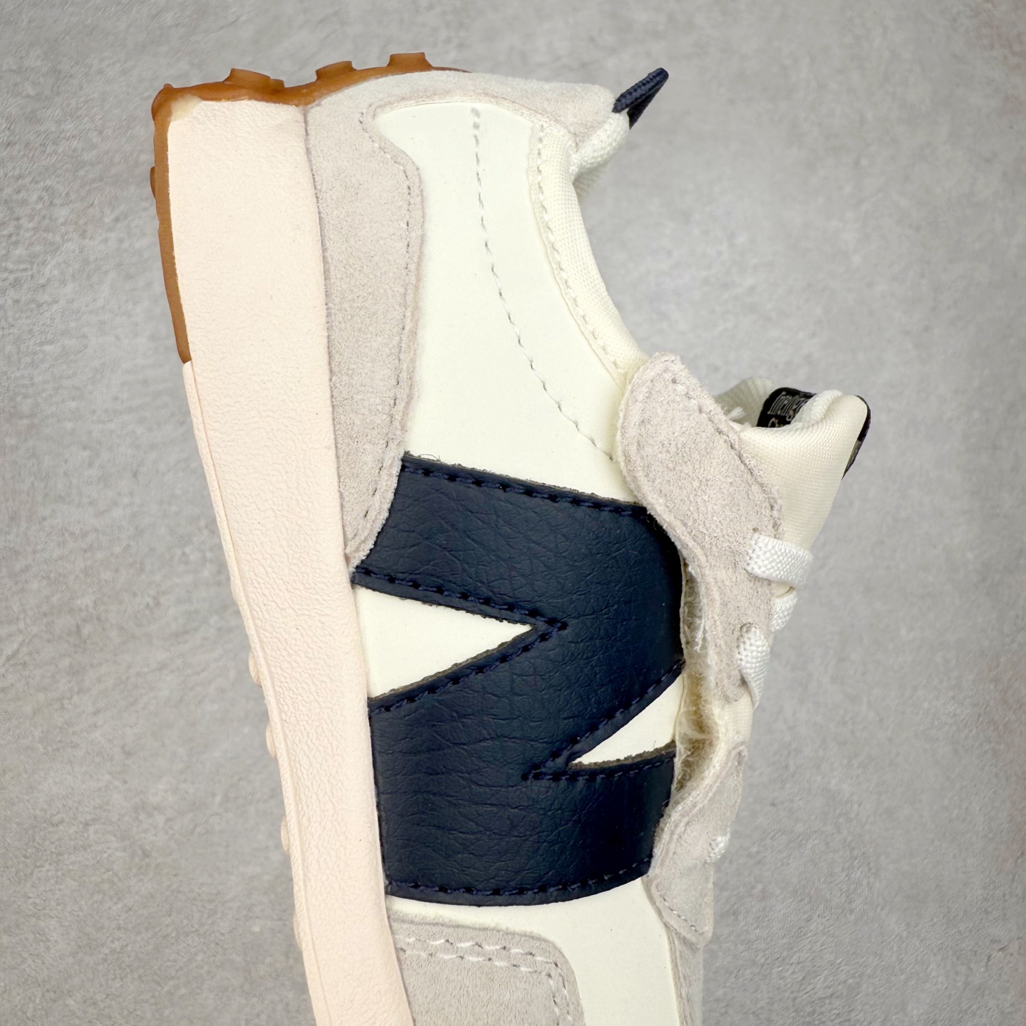 图片[6]-New Balance NB327 童鞋系列 ▪️正确皮料质感细节完美还原 ▪️原织唛 原标 业内顶级配套 ▪️历时两个月匠心打造 独立私人底模 ▪️原厂数据开发亲子款一脚蹬 ▪️MD底软度多次调教 ▪️最大限度还原zp 透气性极佳 ▪️原材otholite鞋垫 厚度密度市场顶级水平 ▪️成人鞋的开发态度与标准 ▪️打破市面童鞋无好货的行业格局 ▪️只为呵护每一双宝宝的脚 尺码：26=155mm 27.5=161mm 28=168mm 28.5=175mm 30=181mm 31=188mm 32.5=195mm 33.5=201mm 34.5=208mm 35=215mm （手工测量误差±1mm）-选品中心