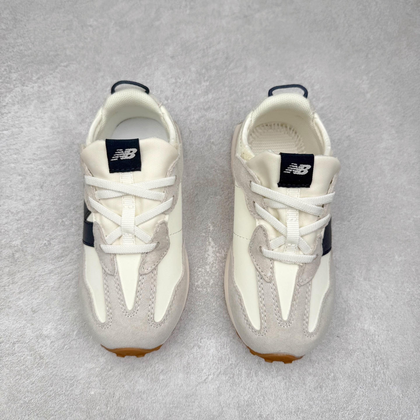 图片[2]-New Balance NB327 童鞋系列 ▪️正确皮料质感细节完美还原 ▪️原织唛 原标 业内顶级配套 ▪️历时两个月匠心打造 独立私人底模 ▪️原厂数据开发亲子款一脚蹬 ▪️MD底软度多次调教 ▪️最大限度还原zp 透气性极佳 ▪️原材otholite鞋垫 厚度密度市场顶级水平 ▪️成人鞋的开发态度与标准 ▪️打破市面童鞋无好货的行业格局 ▪️只为呵护每一双宝宝的脚 尺码：26=155mm 27.5=161mm 28=168mm 28.5=175mm 30=181mm 31=188mm 32.5=195mm 33.5=201mm 34.5=208mm 35=215mm （手工测量误差±1mm）-选品中心