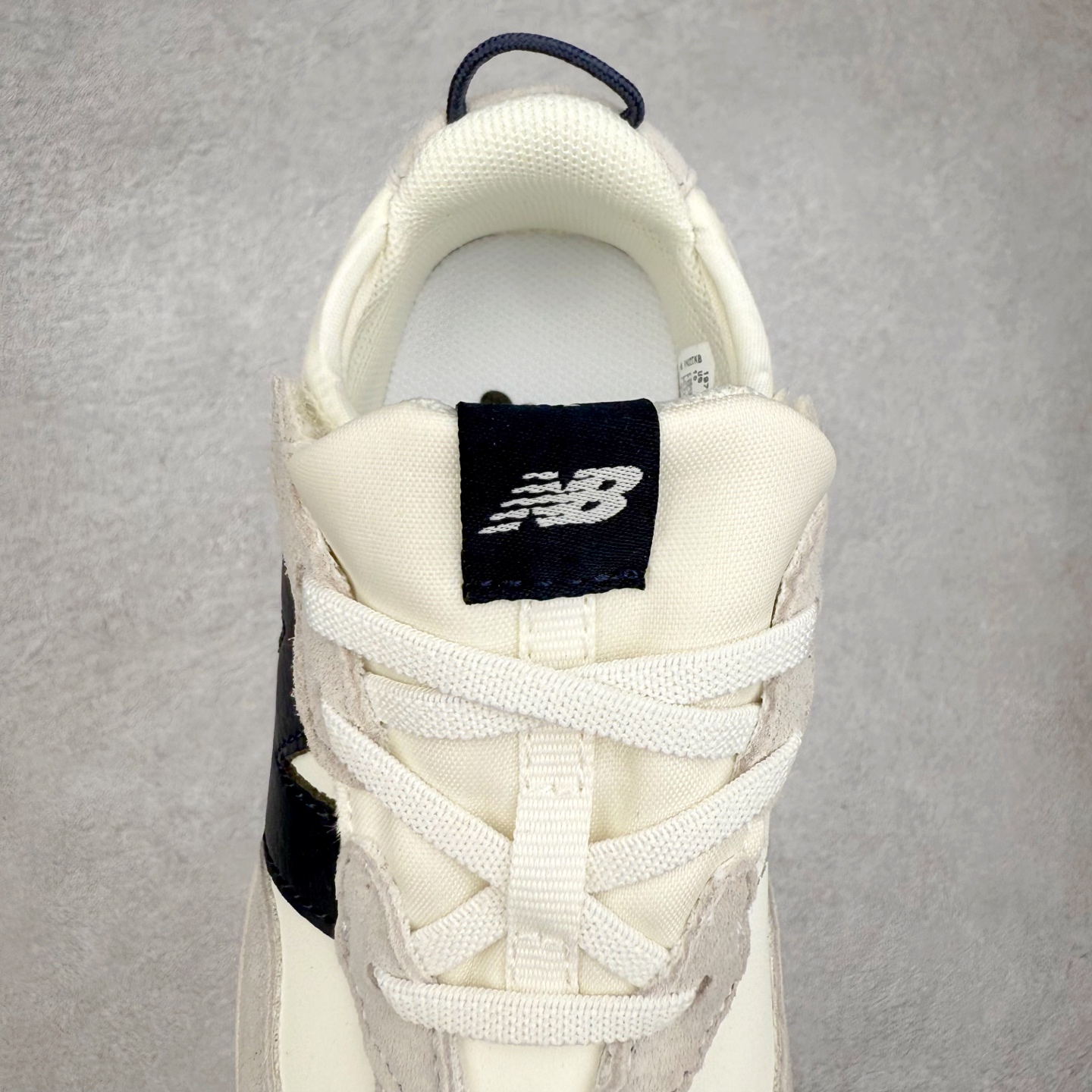 图片[5]-New Balance NB327 童鞋系列 ▪️正确皮料质感细节完美还原 ▪️原织唛 原标 业内顶级配套 ▪️历时两个月匠心打造 独立私人底模 ▪️原厂数据开发亲子款一脚蹬 ▪️MD底软度多次调教 ▪️最大限度还原zp 透气性极佳 ▪️原材otholite鞋垫 厚度密度市场顶级水平 ▪️成人鞋的开发态度与标准 ▪️打破市面童鞋无好货的行业格局 ▪️只为呵护每一双宝宝的脚 尺码：26=155mm 27.5=161mm 28=168mm 28.5=175mm 30=181mm 31=188mm 32.5=195mm 33.5=201mm 34.5=208mm 35=215mm （手工测量误差±1mm）-选品中心