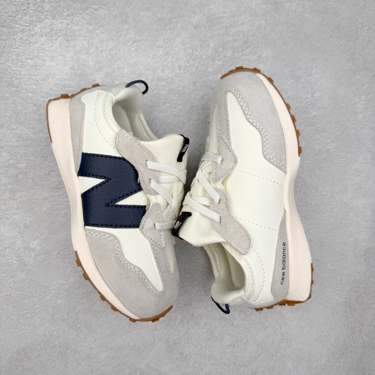 图片[3]-New Balance NB327 童鞋系列 ▪️正确皮料质感细节完美还原 ▪️原织唛 原标 业内顶级配套 ▪️历时两个月匠心打造 独立私人底模 ▪️原厂数据开发亲子款一脚蹬 ▪️MD底软度多次调教 ▪️最大限度还原zp 透气性极佳 ▪️原材otholite鞋垫 厚度密度市场顶级水平 ▪️成人鞋的开发态度与标准 ▪️打破市面童鞋无好货的行业格局 ▪️只为呵护每一双宝宝的脚 尺码：26=155mm 27.5=161mm 28=168mm 28.5=175mm 30=181mm 31=188mm 32.5=195mm 33.5=201mm 34.5=208mm 35=215mm （手工测量误差±1mm）-选品中心